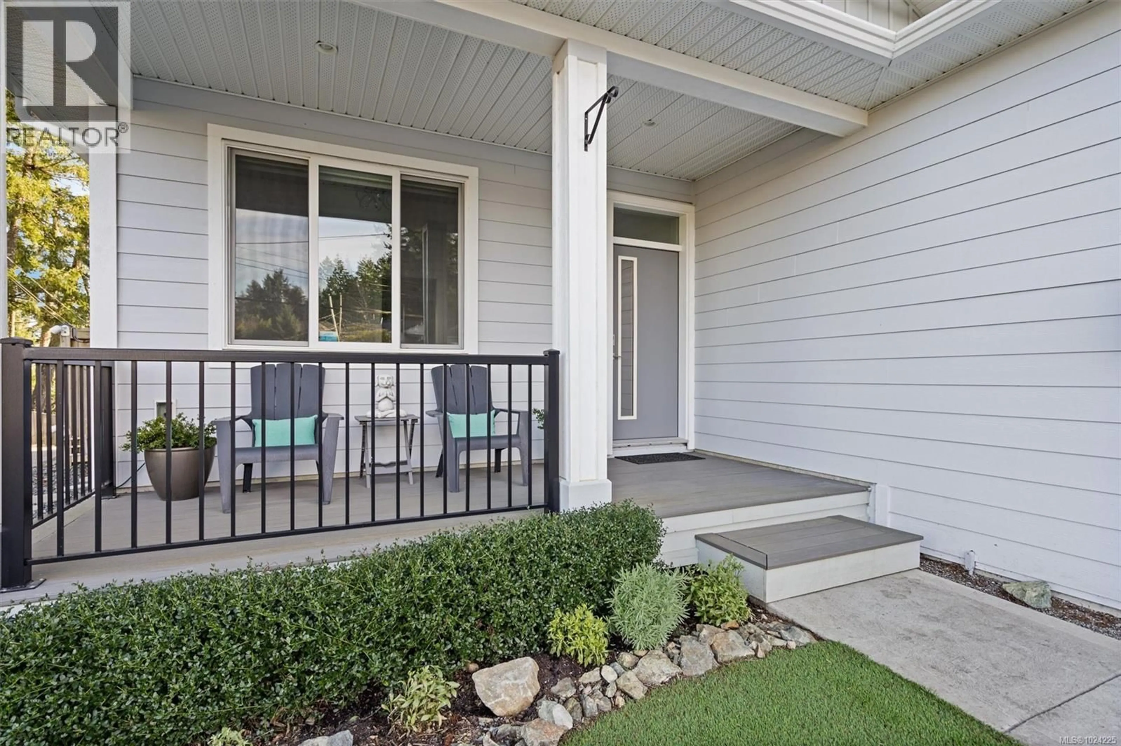 Indoor entryway for 2407 MOUNTAIN HEIGHTS DRIVE, Sooke British Columbia V9Z0L4