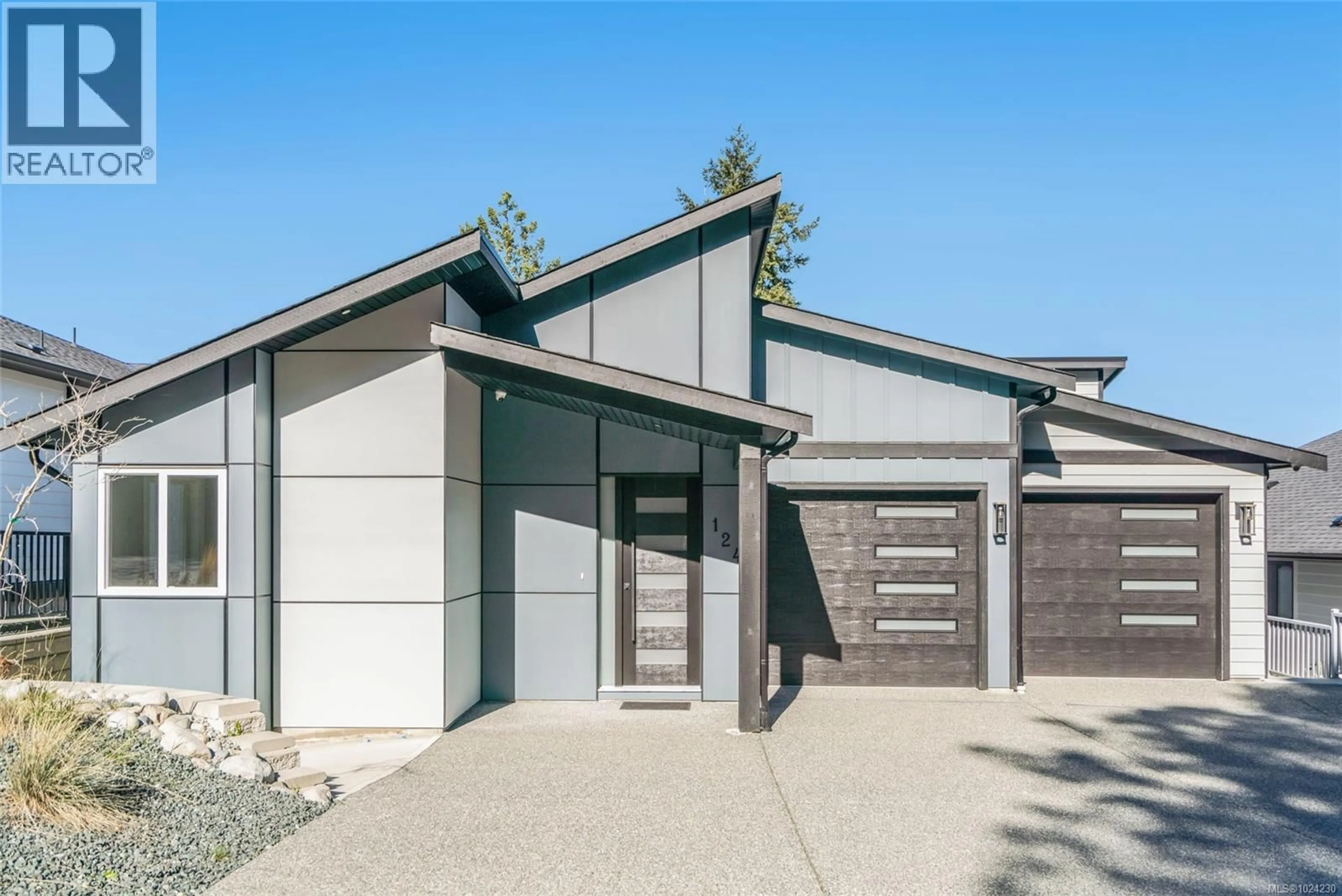 Home with vinyl exterior material, street for 124 HAWK POINT ROAD, Nanaimo British Columbia V9T5W2