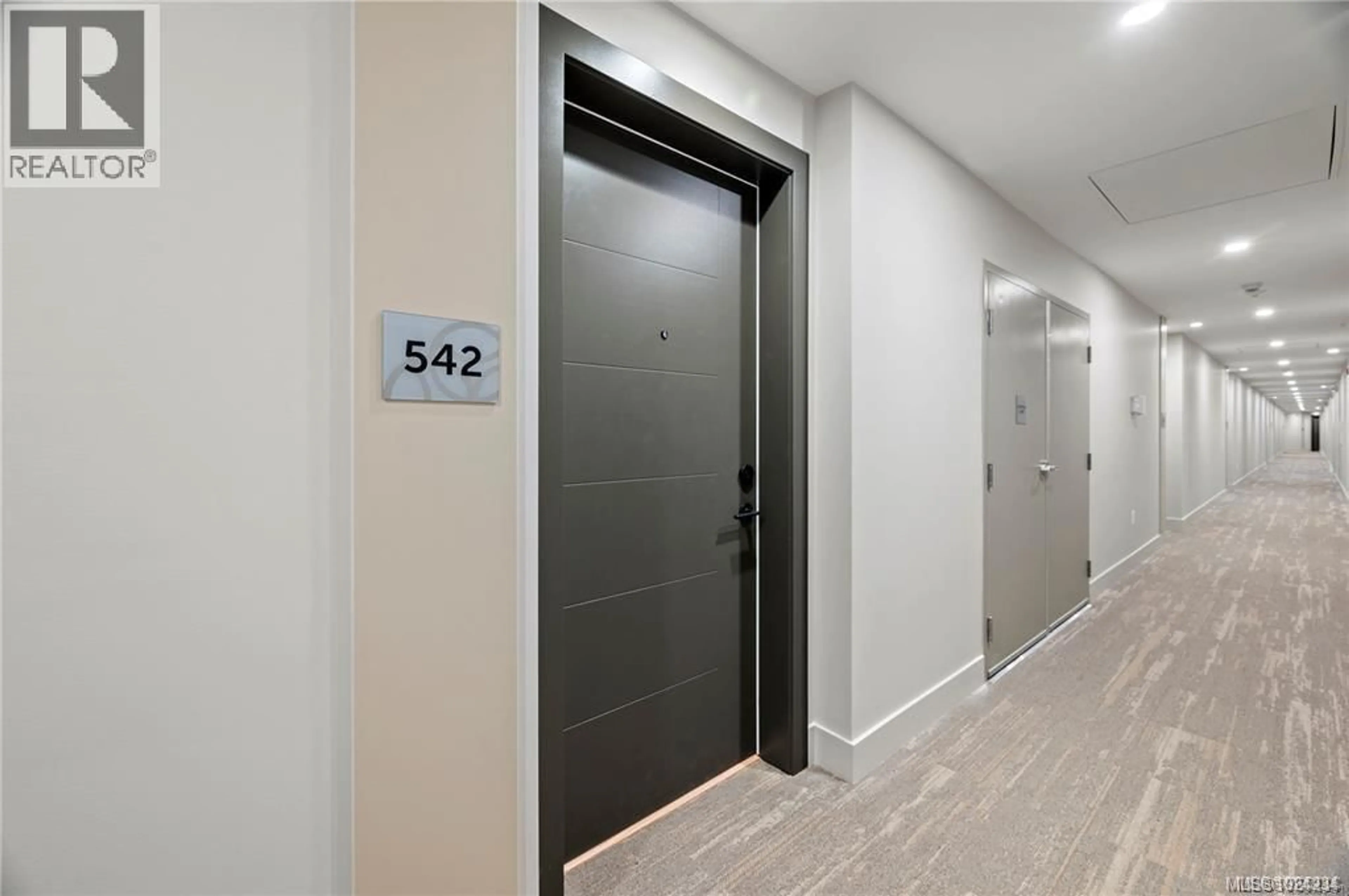 Indoor foyer for 542 - 920 REUNION AVENUE, Langford British Columbia V9B3Y7