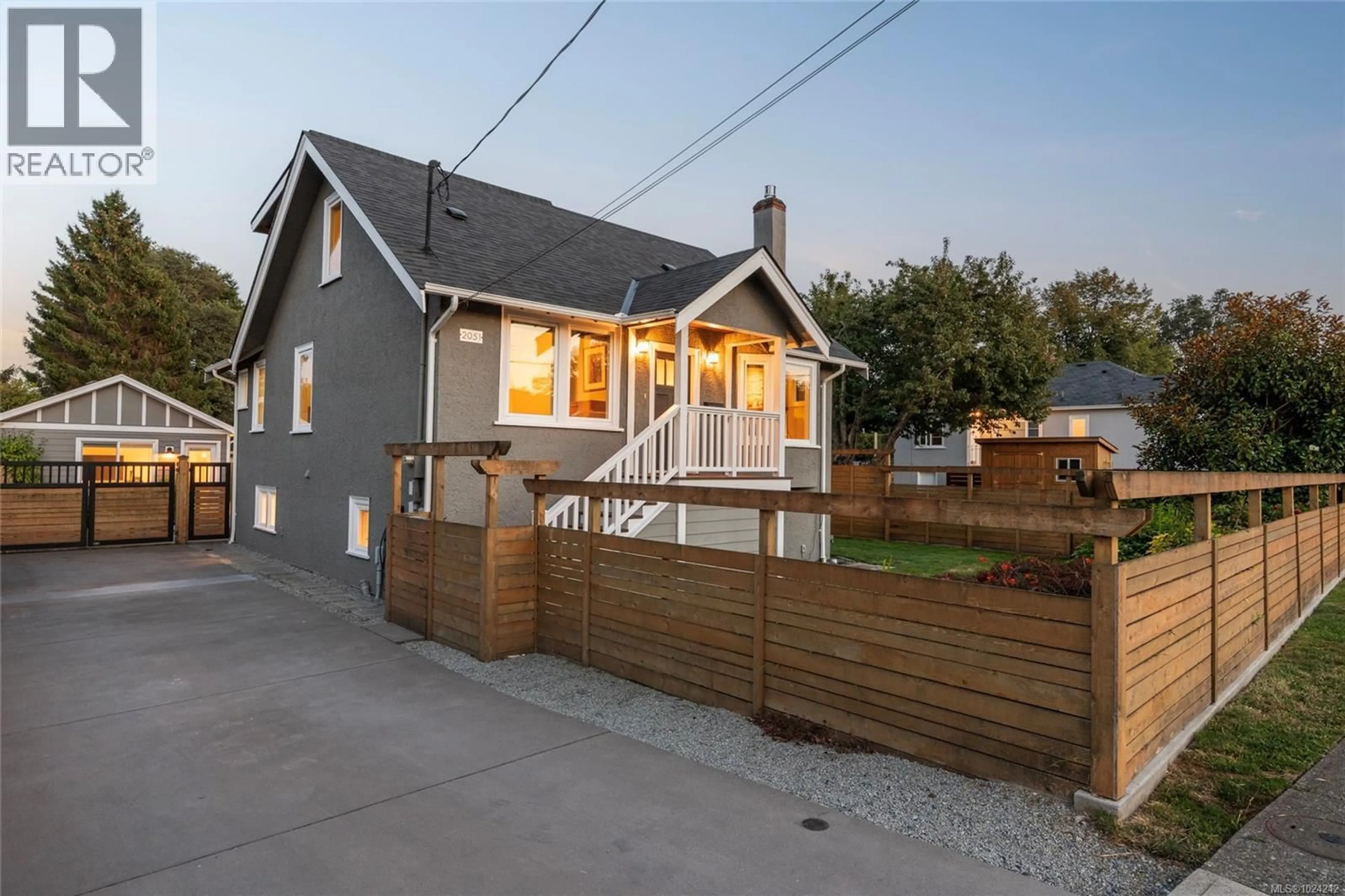 Home with vinyl exterior material, street for 2051 HAMPSHIRE ROAD, Oak Bay British Columbia V8R5V2