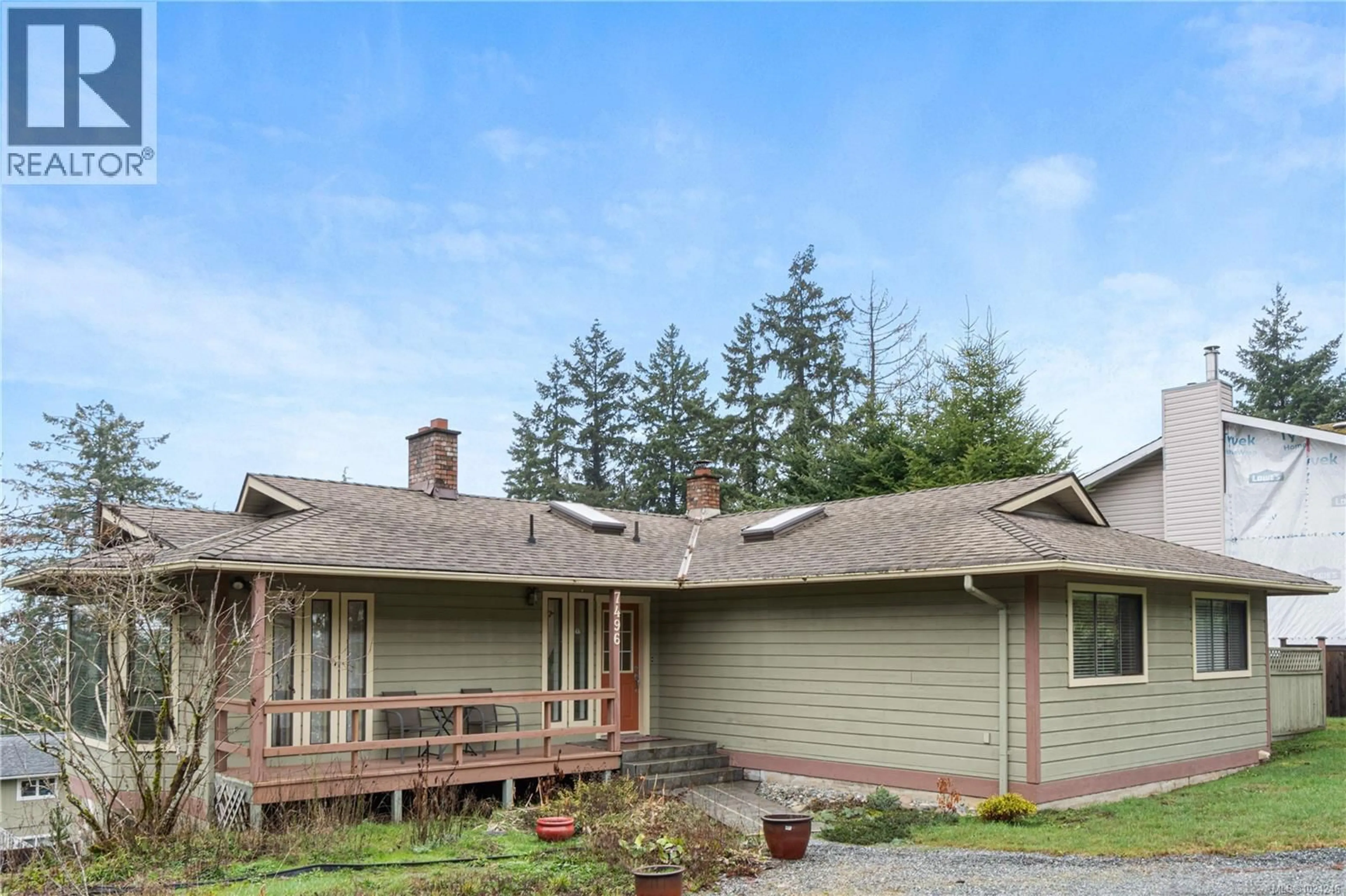 Home with vinyl exterior material, unknown for 7496 CLARK CRESCENT, Lantzville British Columbia V0R2H0