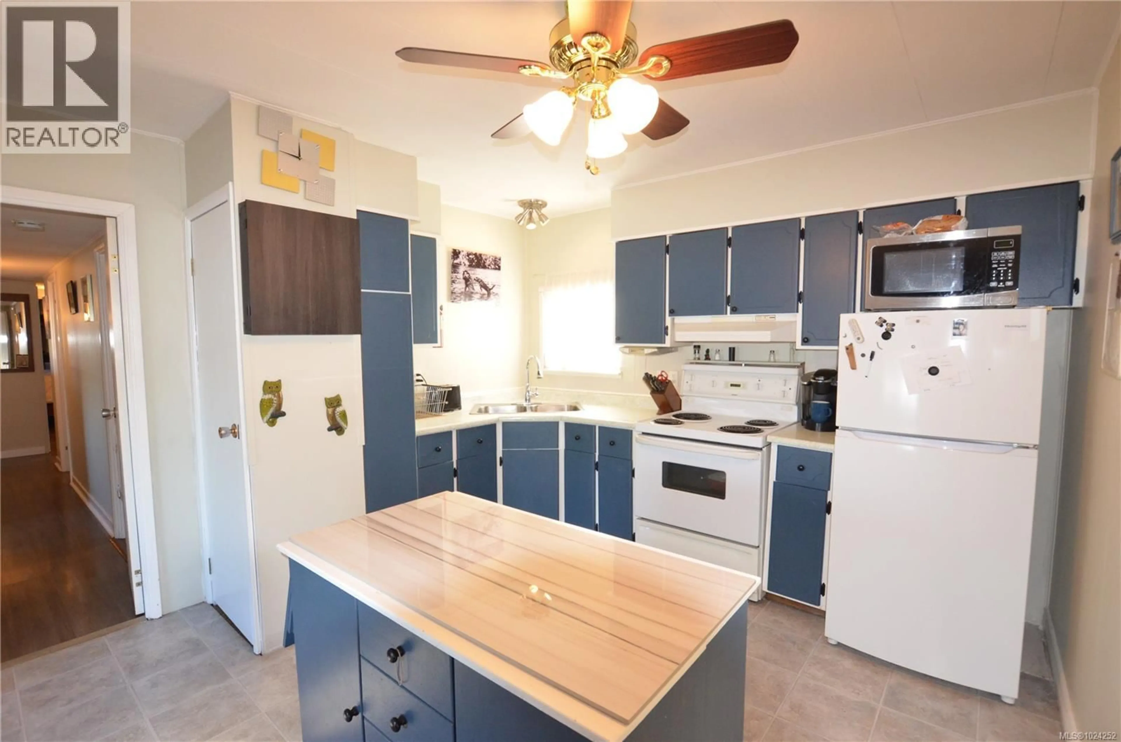 Standard kitchen, unknown for 10 - 1265 CHERRY POINT ROAD, Cobble Hill British Columbia V0R1N2