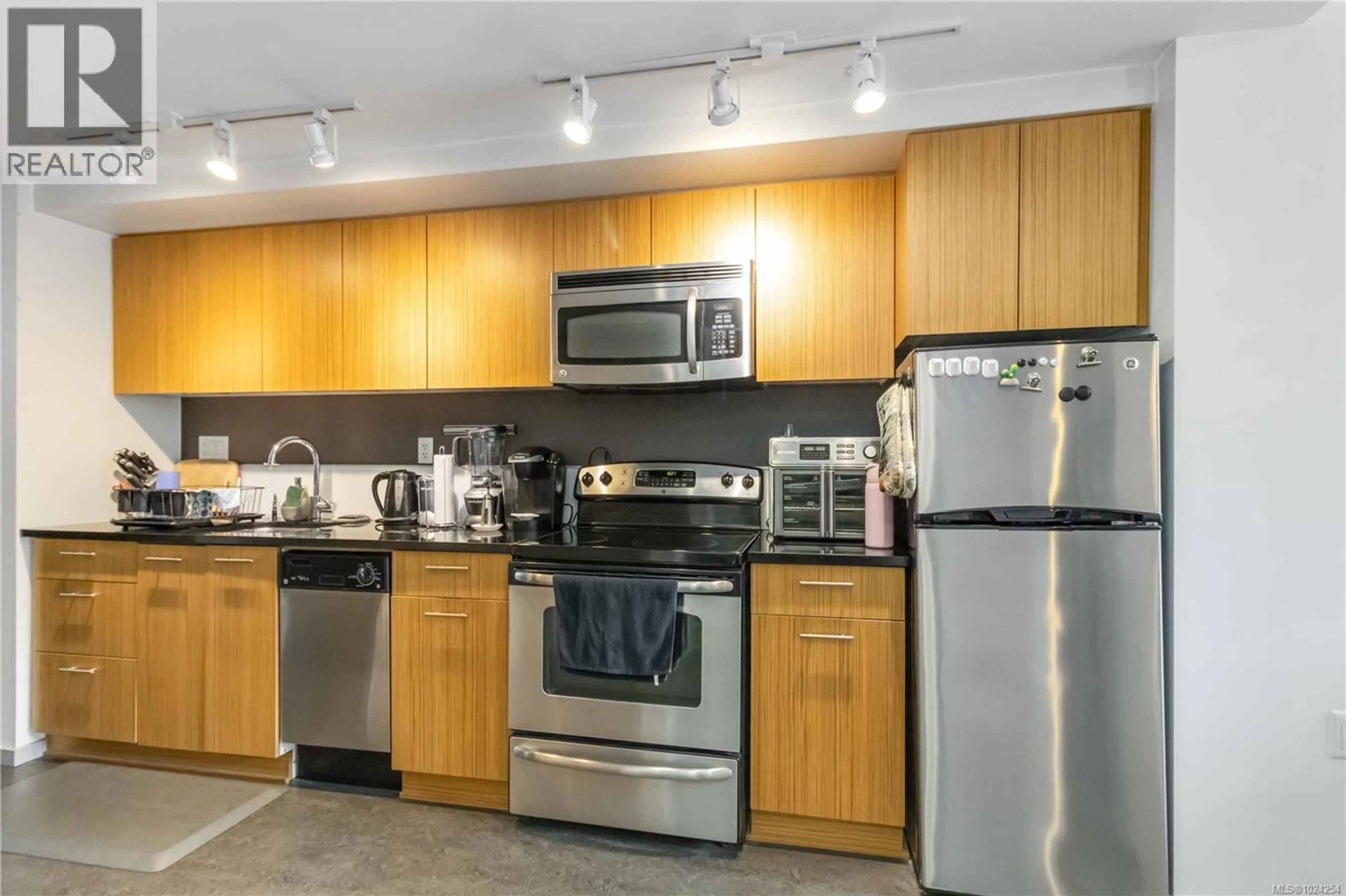 Standard kitchen, unknown for 306 - 834 JOHNSON STREET, Victoria British Columbia V8W1N3