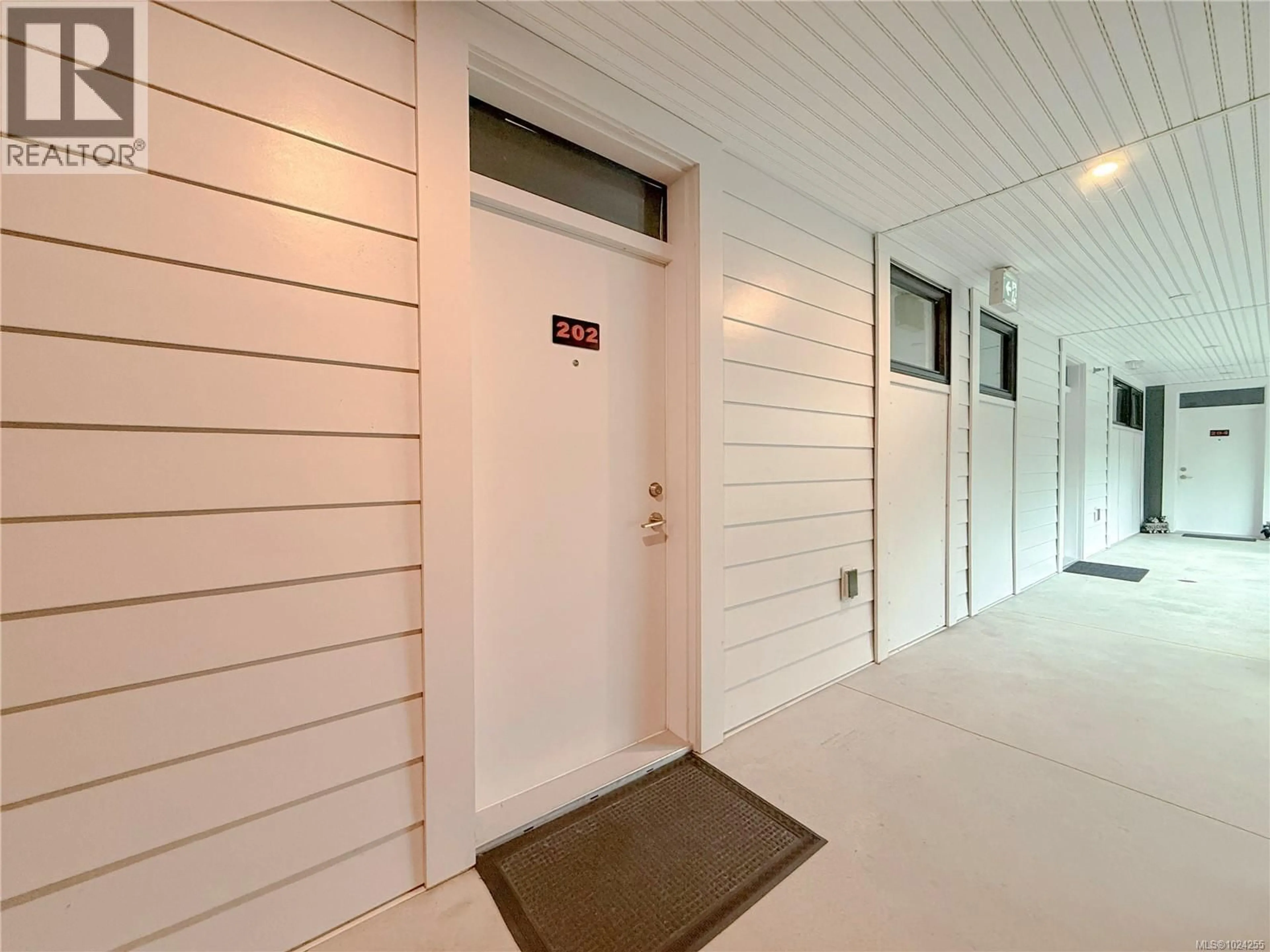 Indoor foyer for 202 - 684 ISLAND HIGHWAY SOUTH, Campbell River British Columbia V9W1A6