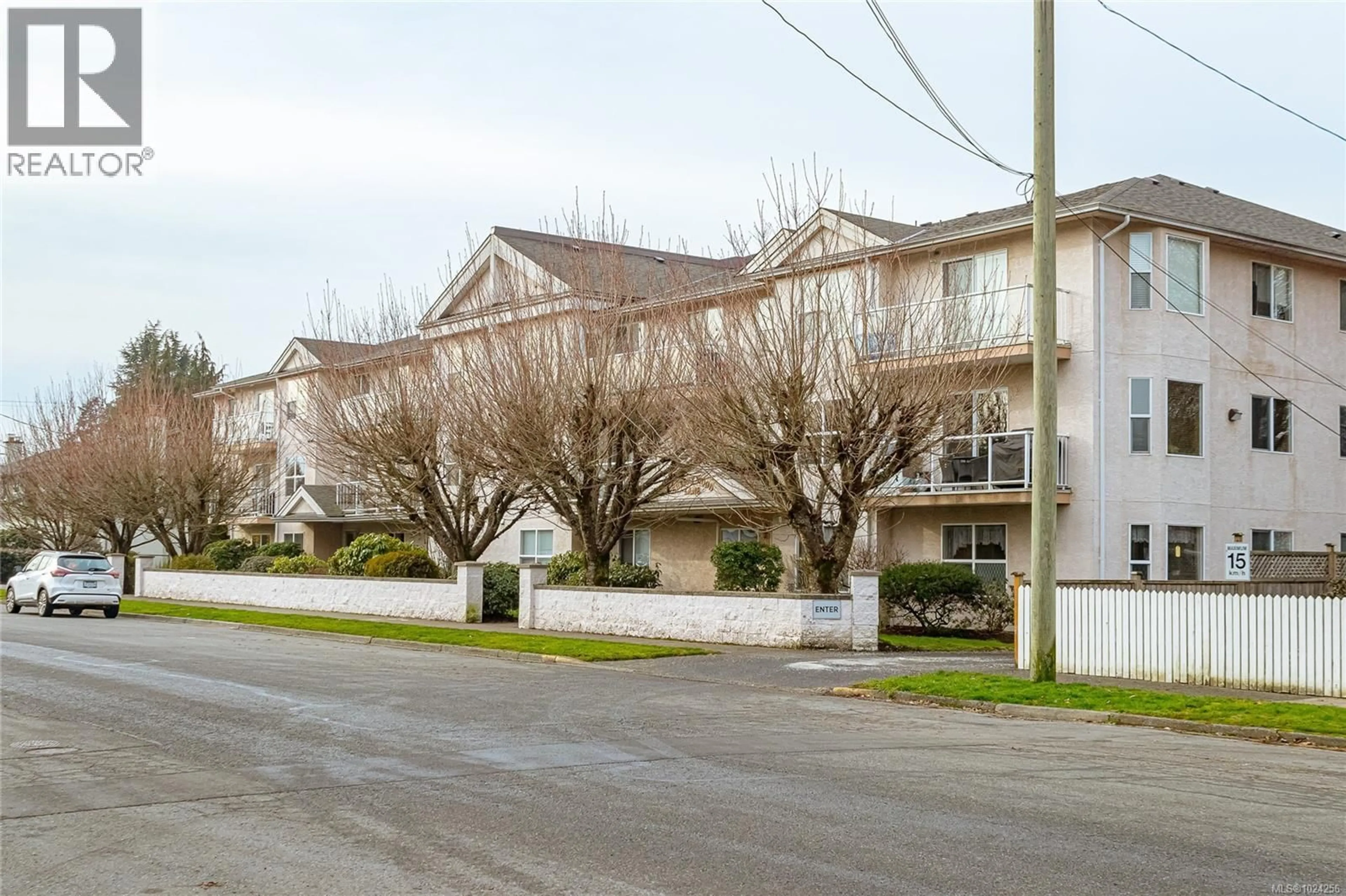 Patio, street for 303 - 321 MCKINSTRY ROAD, Duncan British Columbia V9L3L4