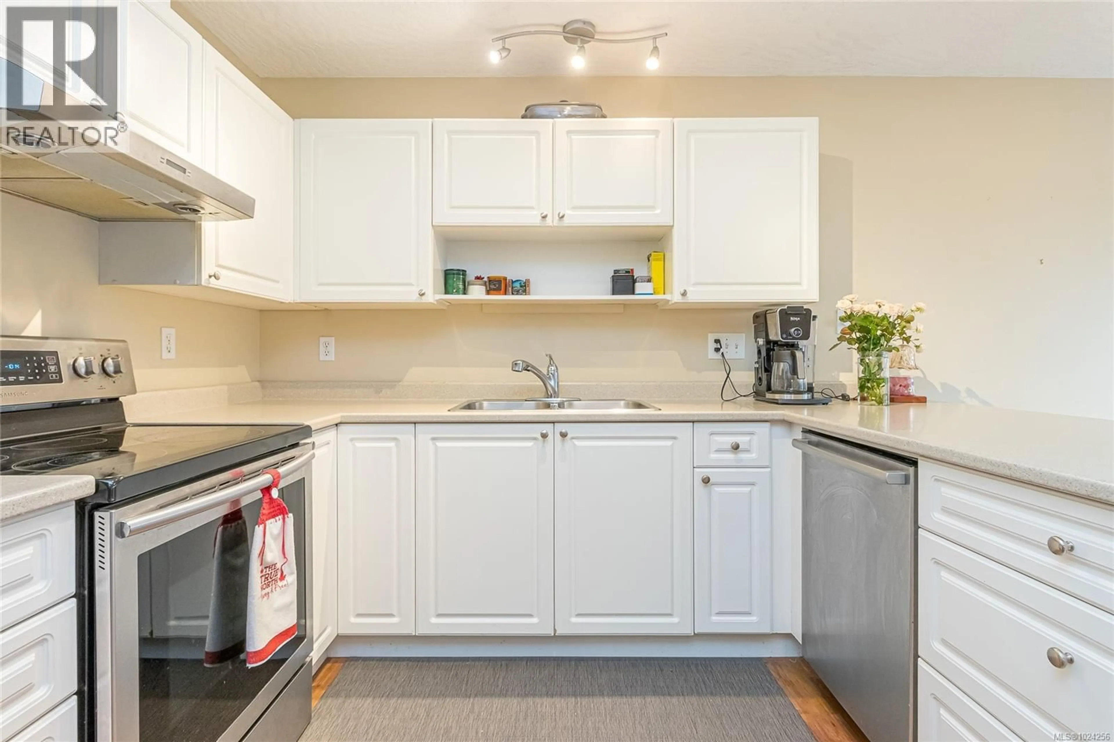Standard kitchen, unknown for 303 - 321 MCKINSTRY ROAD, Duncan British Columbia V9L3L4
