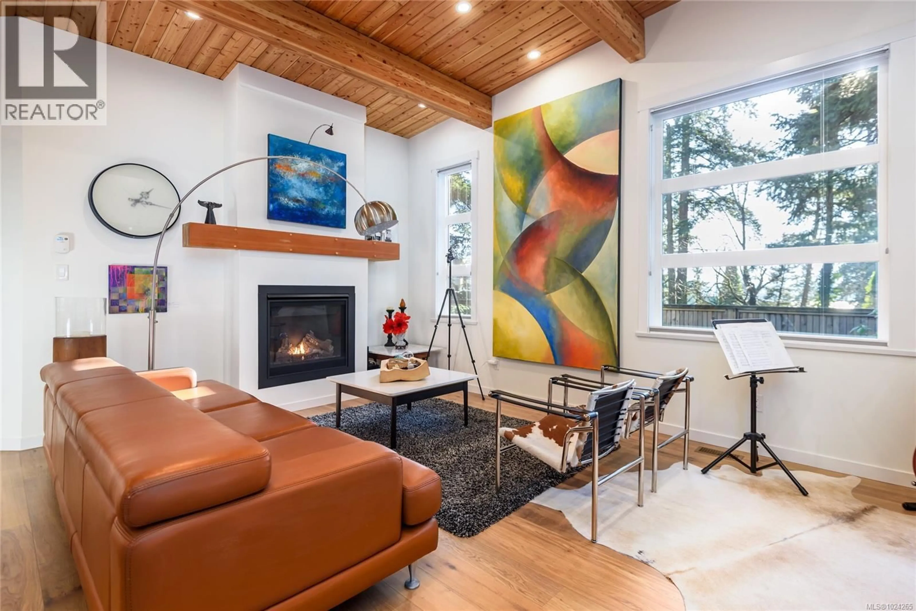 Living room with furniture, wood/laminate floor for G - 221 GLACIER ROAD, Comox British Columbia V9M1G6