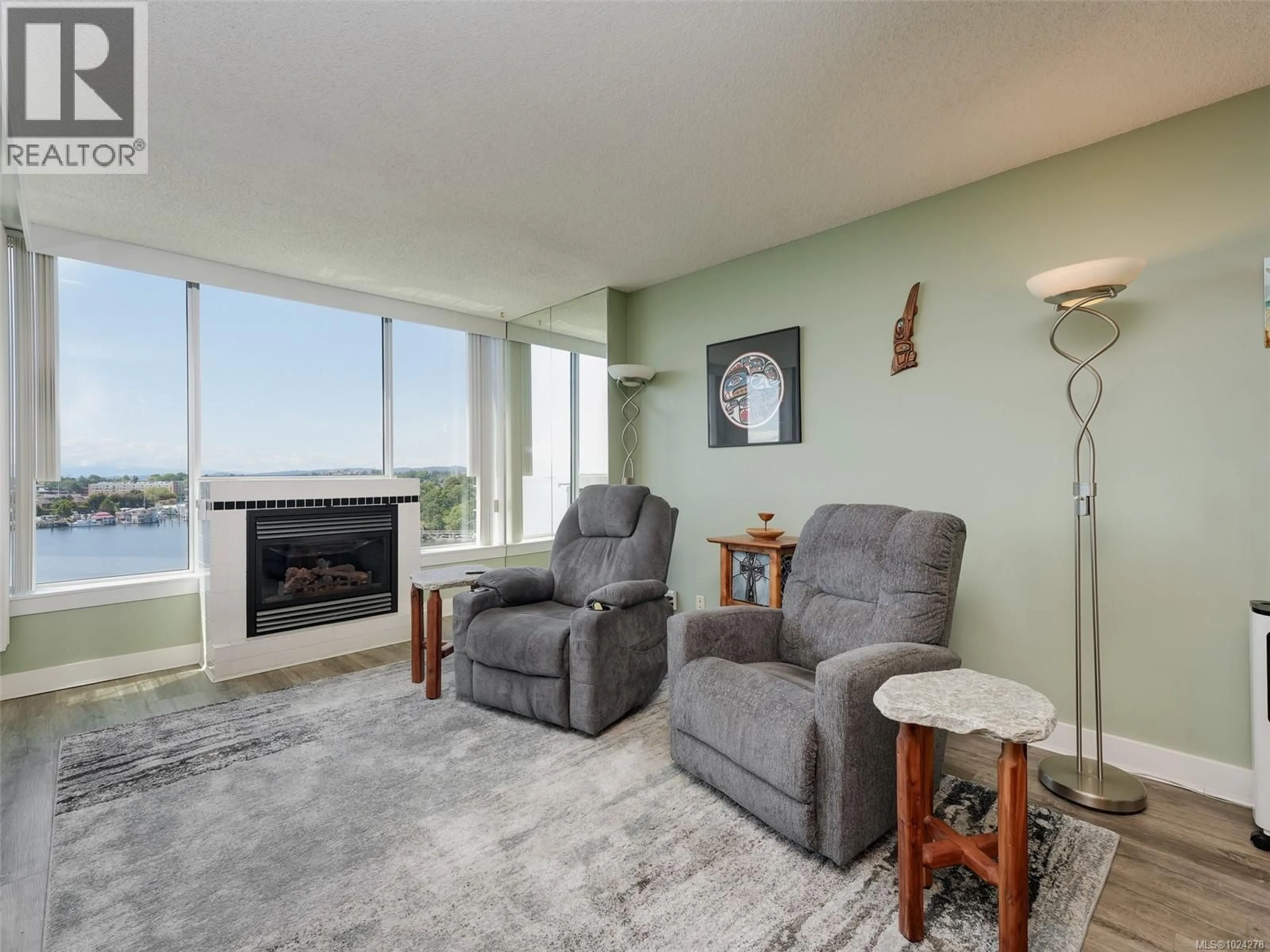 Living room with furniture, unknown for 905 - 325 MAITLAND STREET, Victoria British Columbia V9A7E9