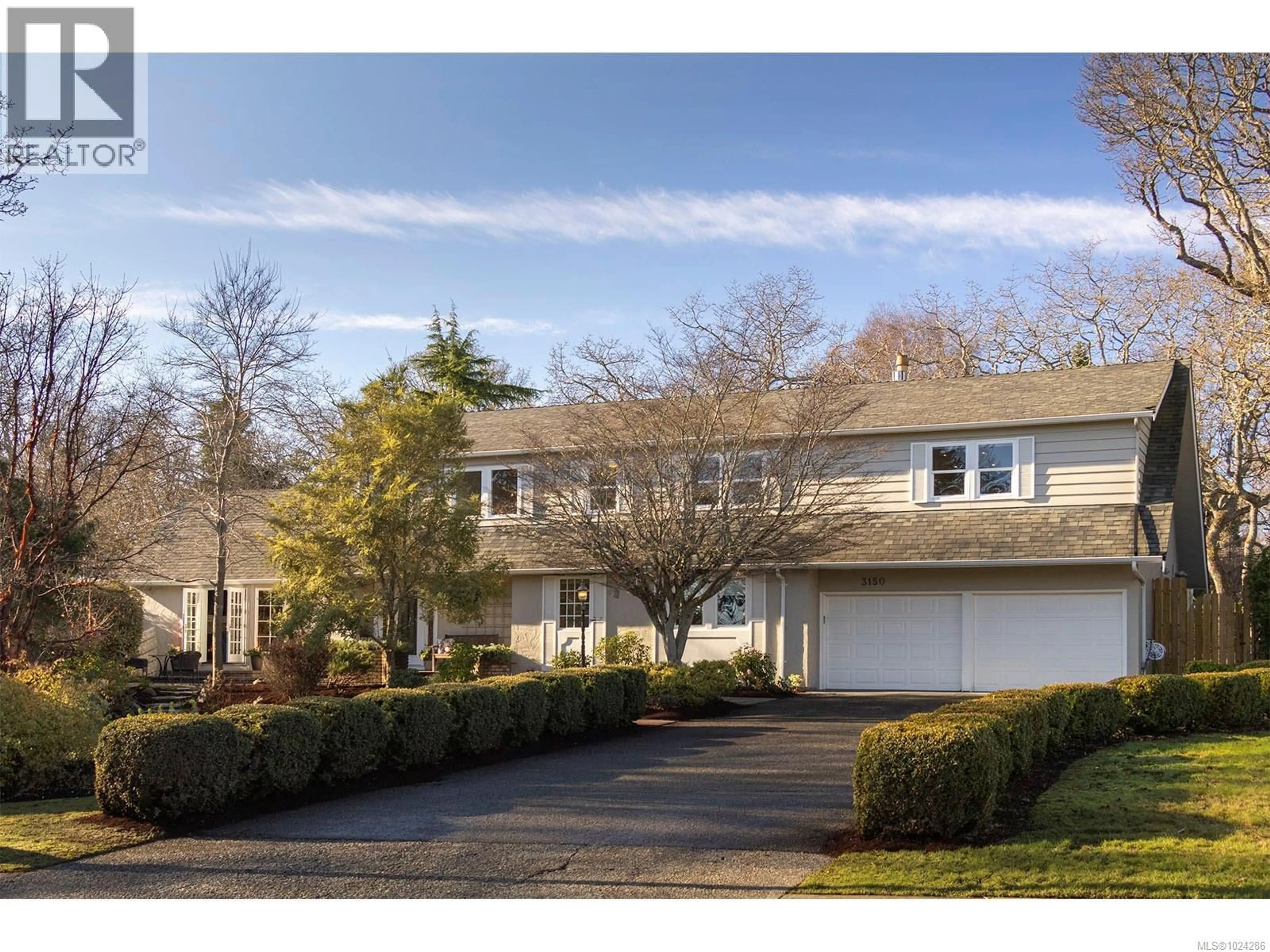 A pic from outside/outdoor area/front of a property/back of a property/a pic from drone, street for 3150 NORFOLK ROAD, Oak Bay British Columbia V8R6H4