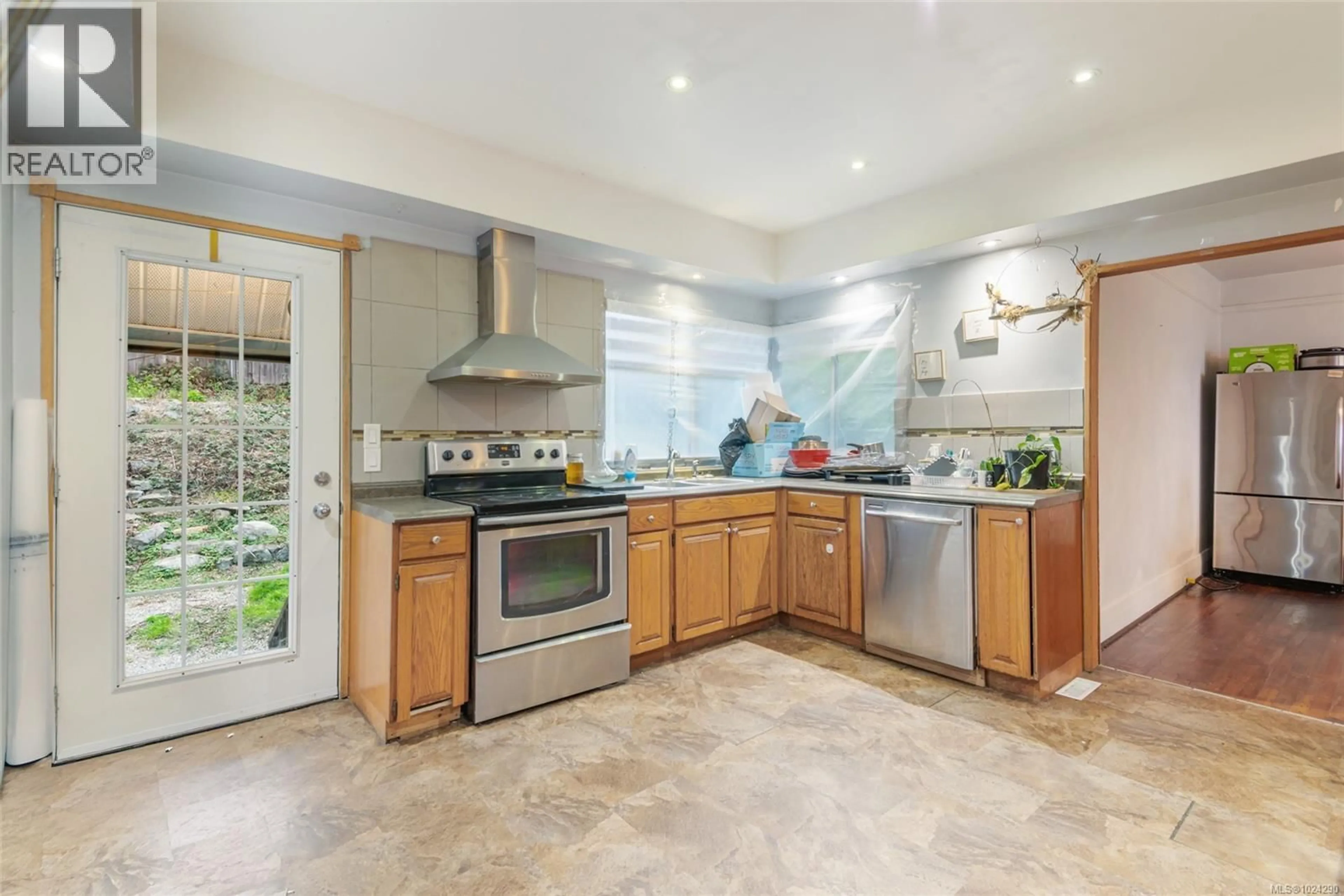 Open concept kitchen, ceramic/tile floor for 3259 3RD AVENUE, Port Alberni British Columbia V9Y4C9