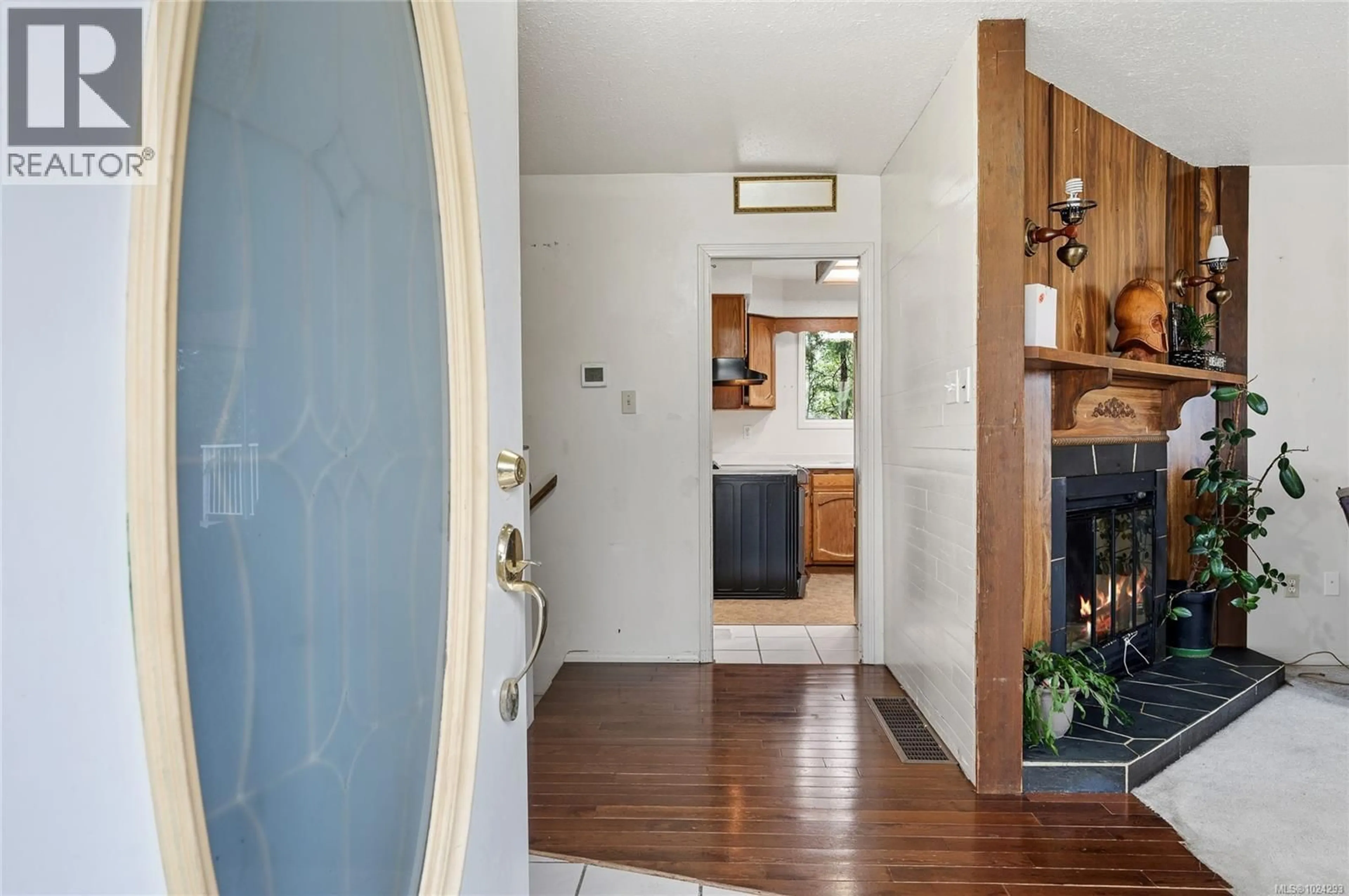 Indoor entryway for 105 TIMBER VIEW DRIVE, Nanaimo British Columbia V9R6T2