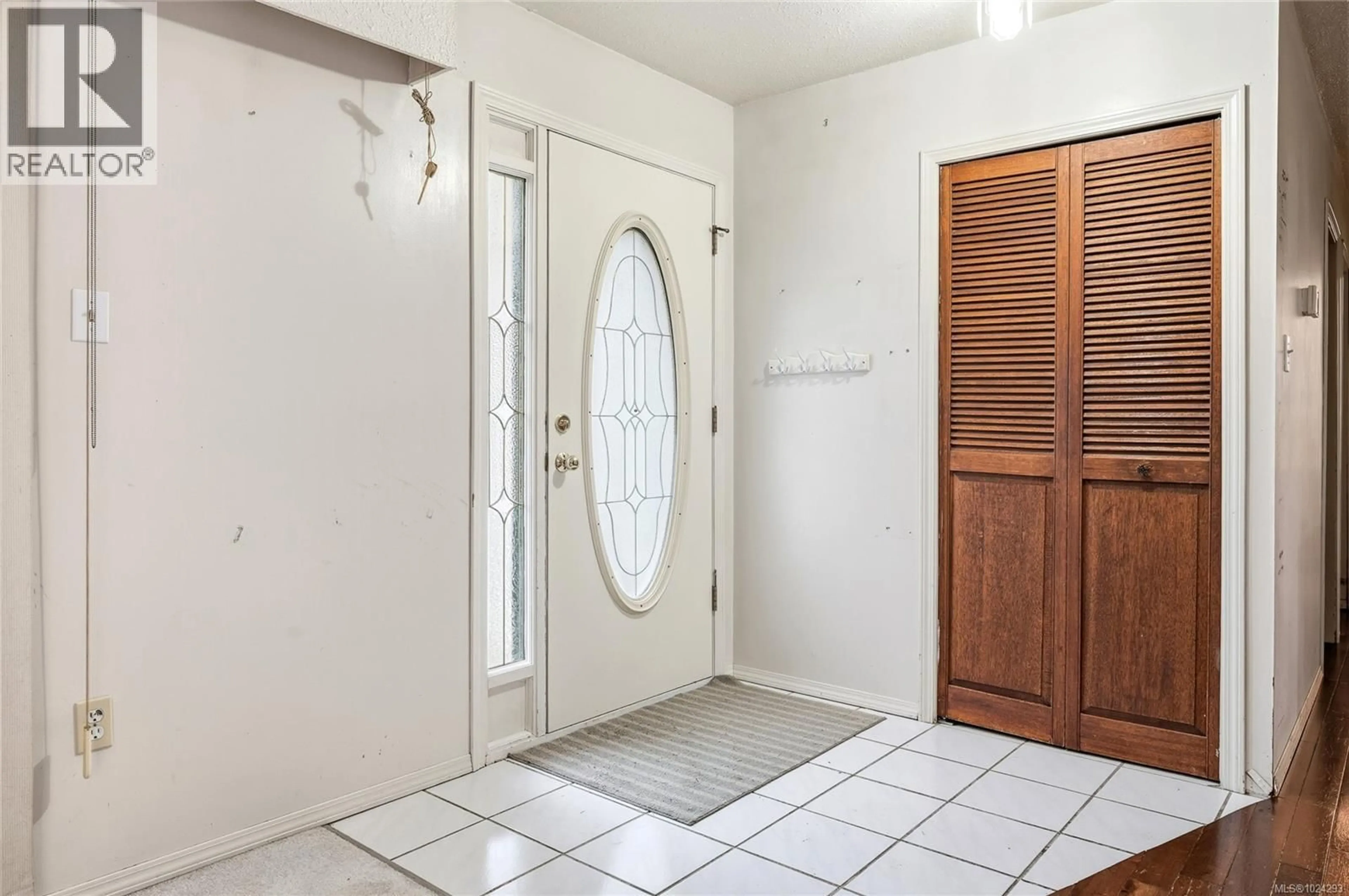 Indoor entryway for 105 TIMBER VIEW DRIVE, Nanaimo British Columbia V9R6T2