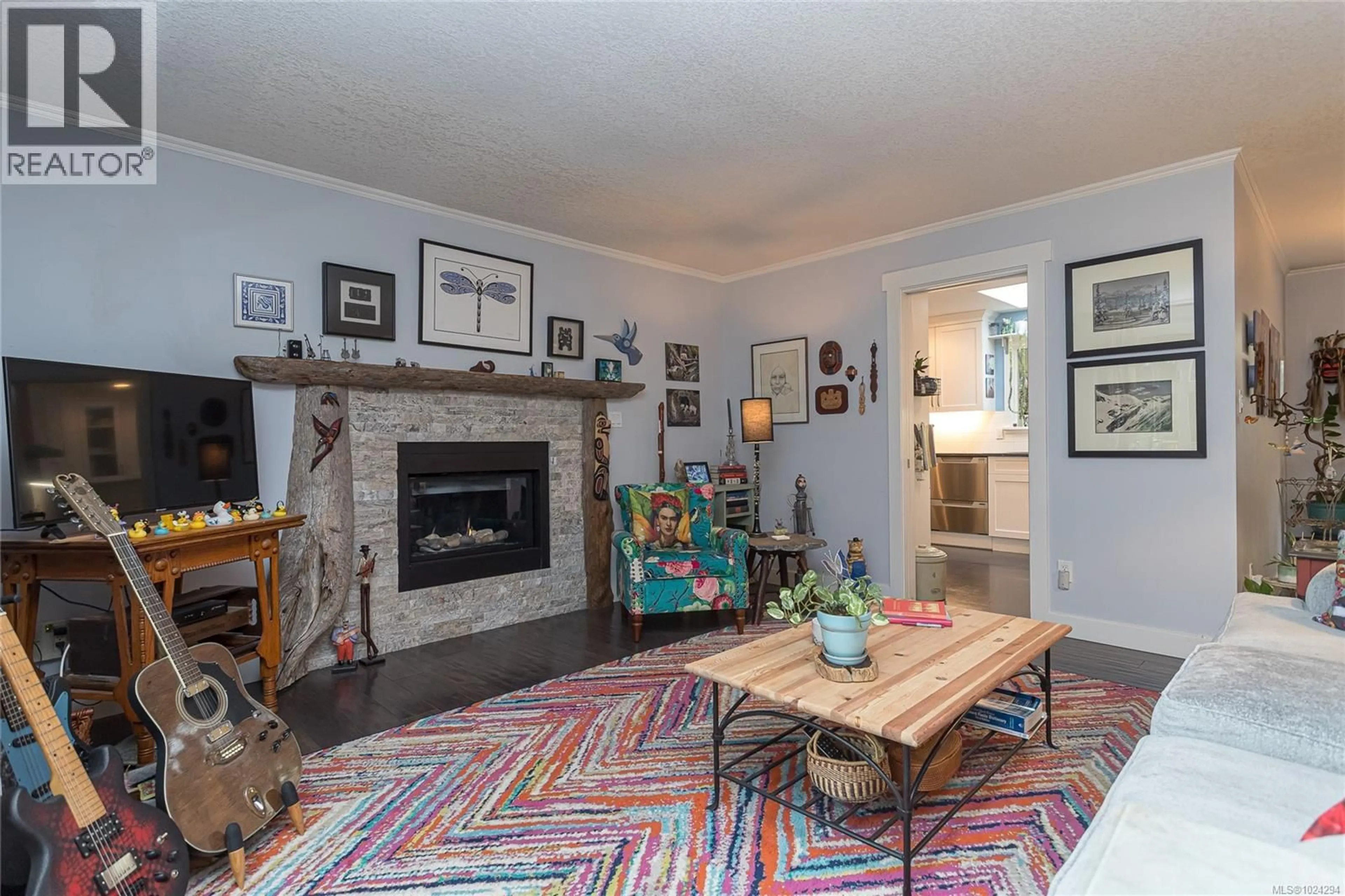 Living room with furniture, unknown for 594 ASPEN AVENUE, Qualicum Beach British Columbia V9K1A6