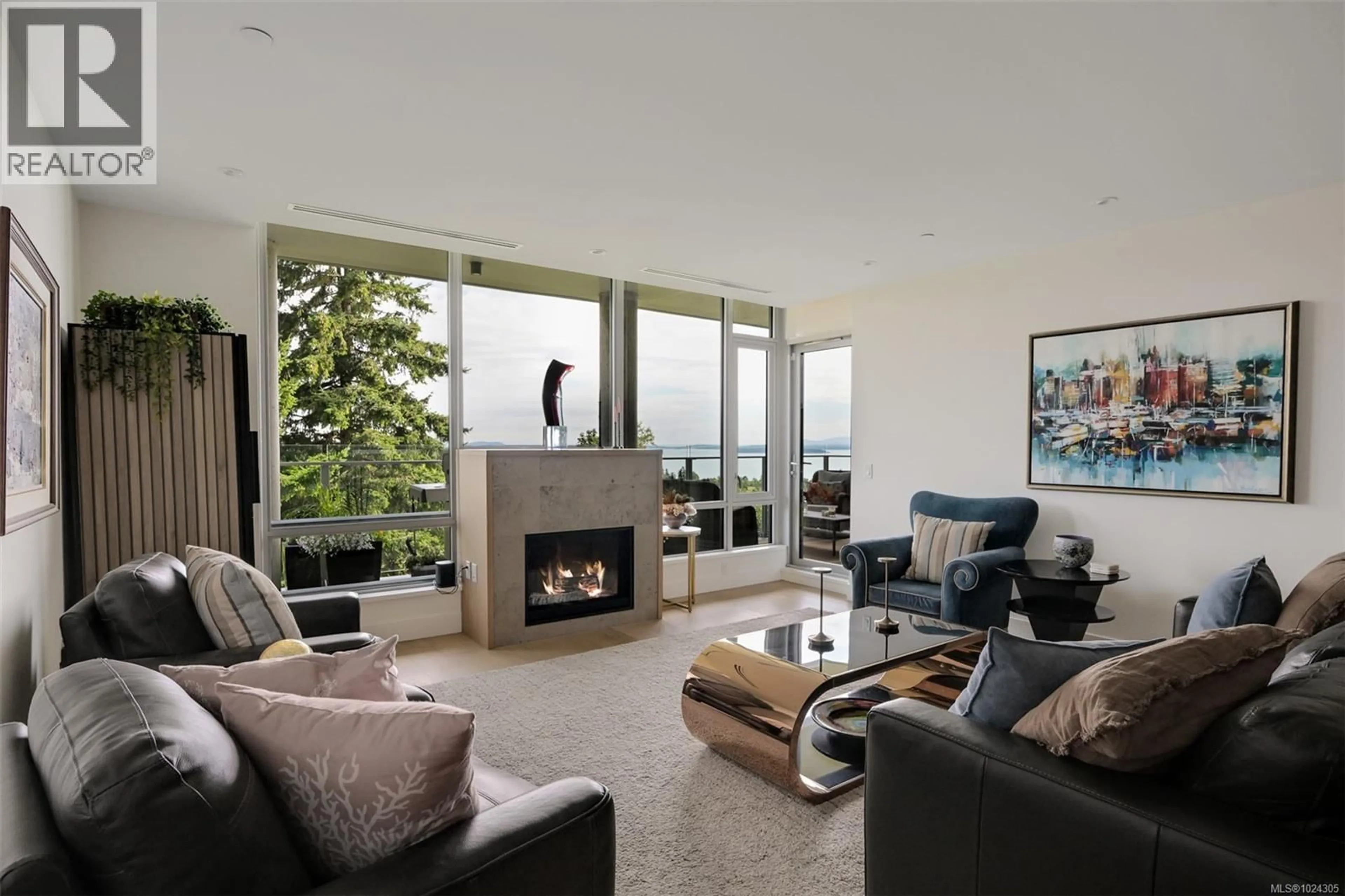 Living room with furniture, unknown for 202 - 5388 HILL RISE TERRACE, Saanich British Columbia V8Y3K2