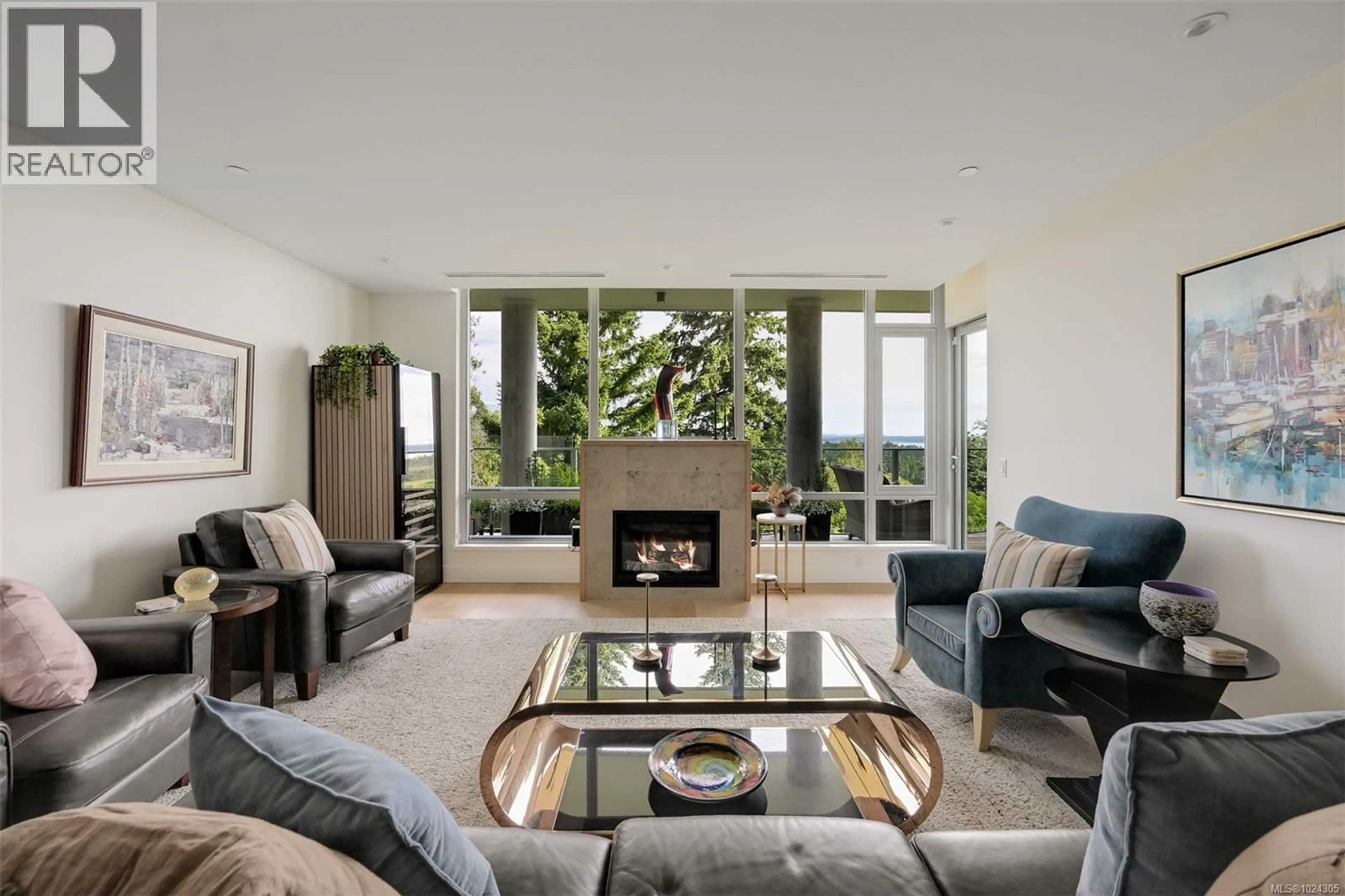 Living room with furniture, unknown for 202 - 5388 HILL RISE TERRACE, Saanich British Columbia V8Y3K2