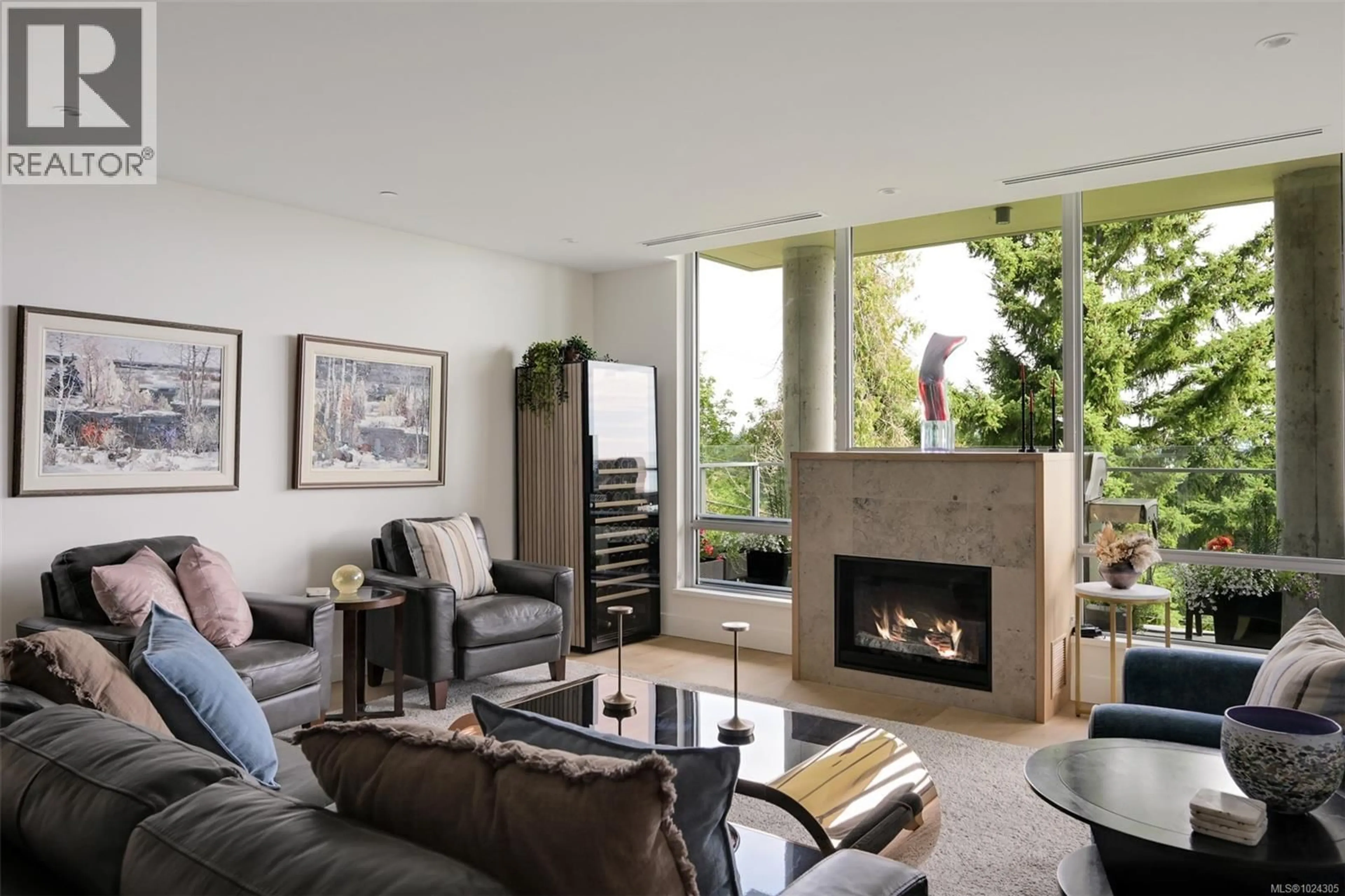 Living room with furniture, unknown for 202 - 5388 HILL RISE TERRACE, Saanich British Columbia V8Y3K2