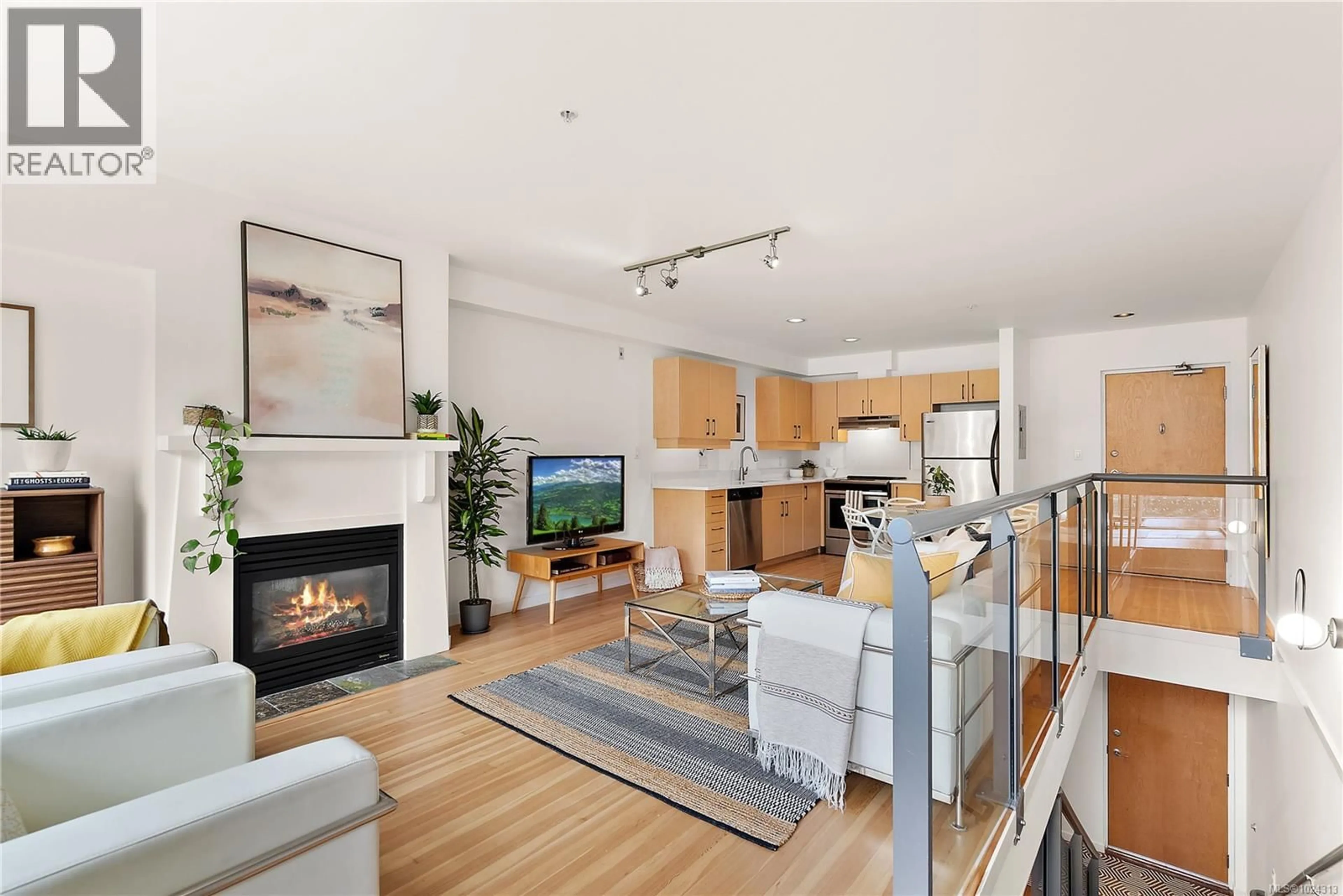 Living room with furniture, wood/laminate floor for 8 - 821 TYEE ROAD, Victoria British Columbia V9A7R2