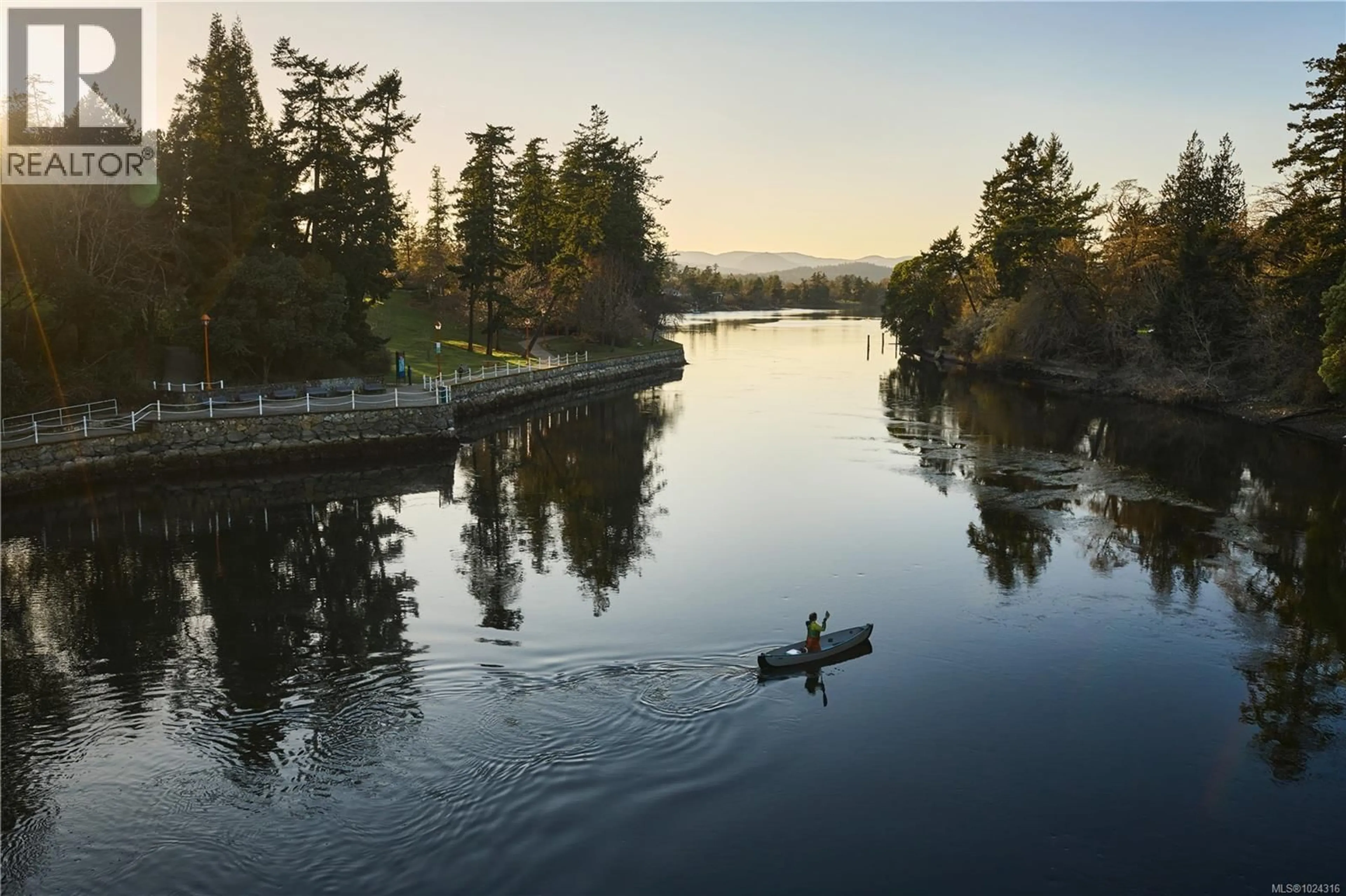 Blurry image for 108 - 1075 TILLICUM ROAD, Esquimalt British Columbia V9A2A4