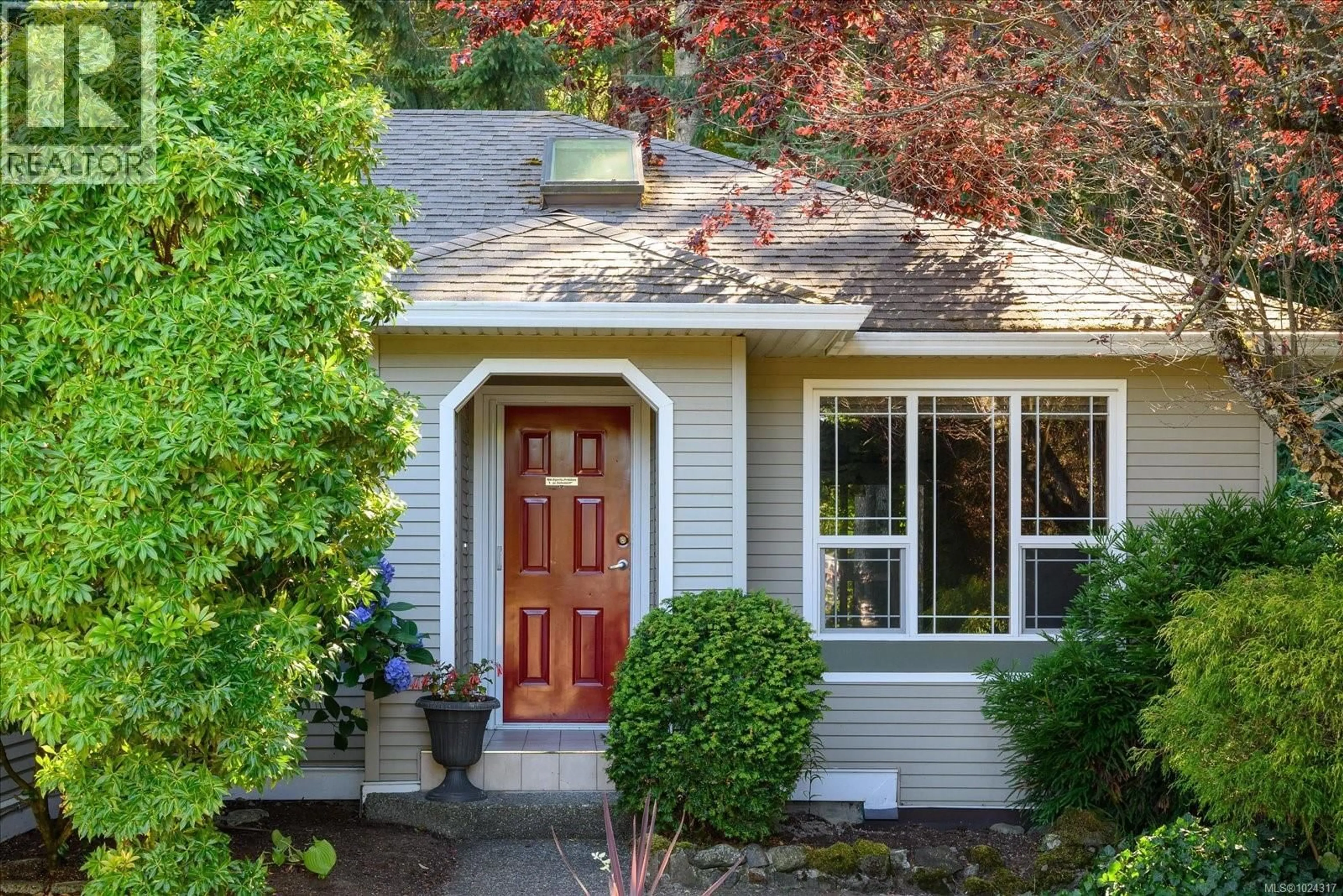 Home with vinyl exterior material, street for 909 BROOKFIELD PLACE, Nanaimo British Columbia V9R6P4