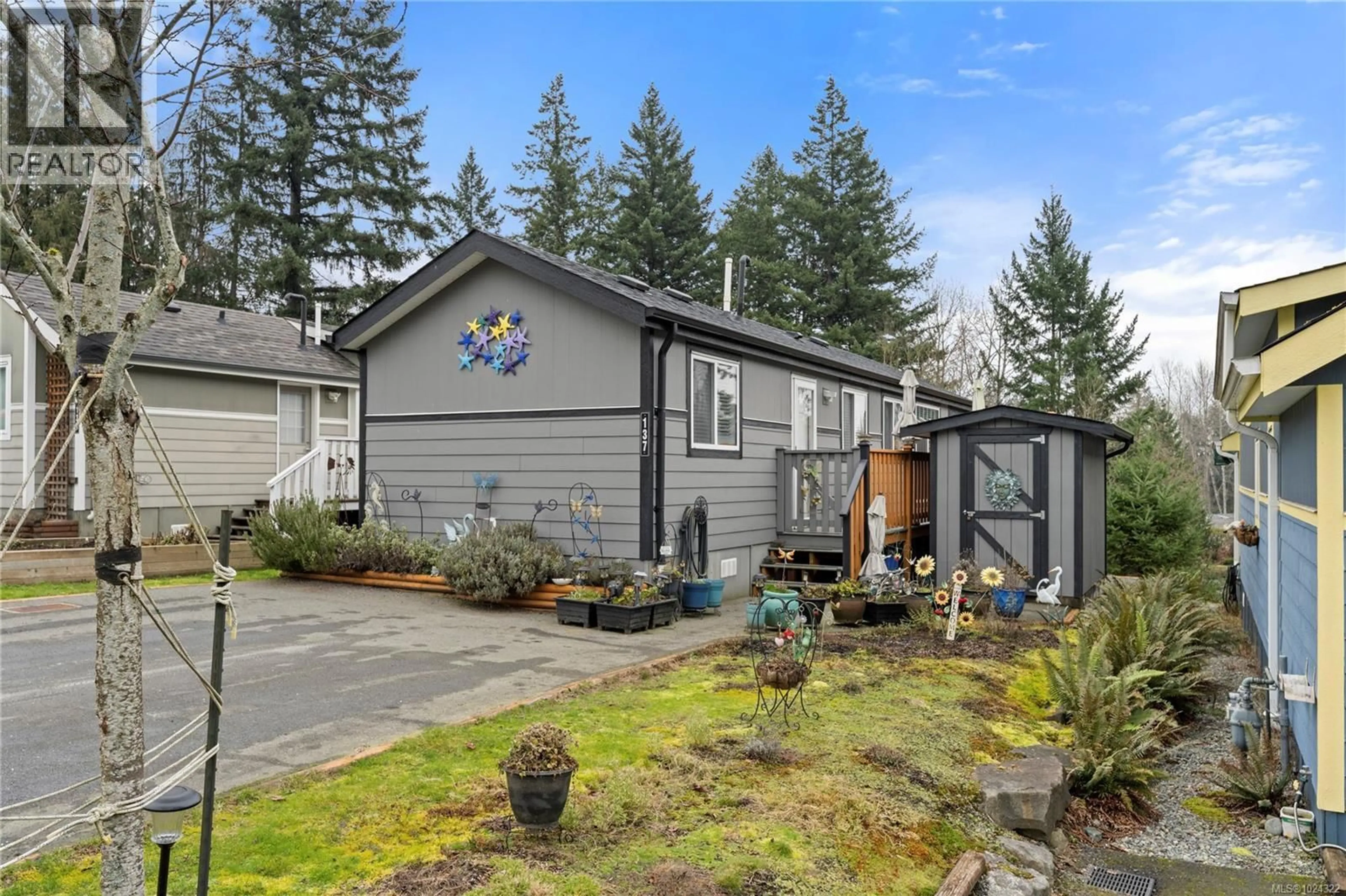 Home with vinyl exterior material, street for 137 - 3042 RIVER ROAD, Chemainus British Columbia V0R1K3