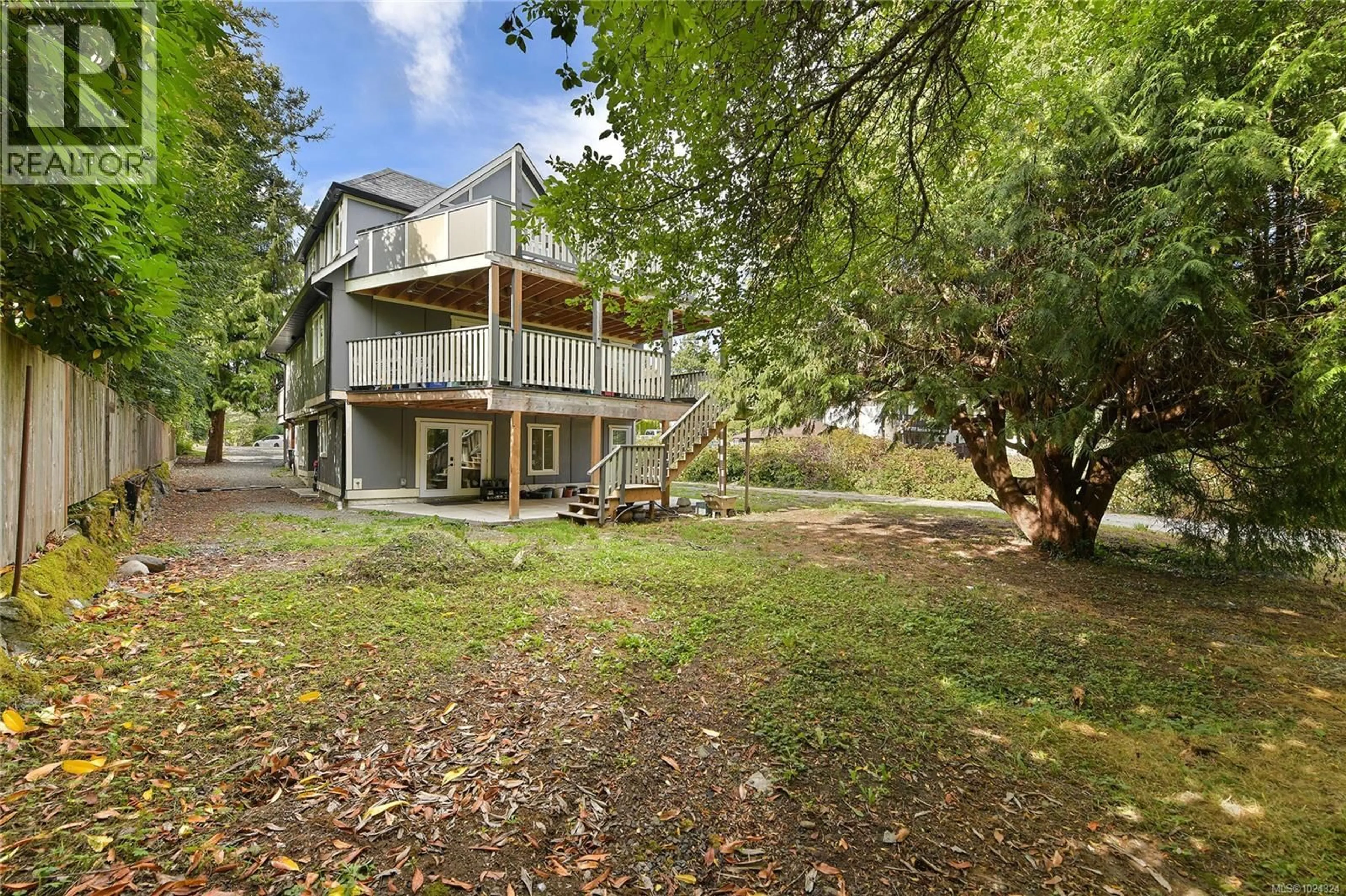 A pic from outside/outdoor area/front of a property/back of a property/a pic from drone, unknown for 260 PLOWRIGHT ROAD, View Royal British Columbia V9B1P3