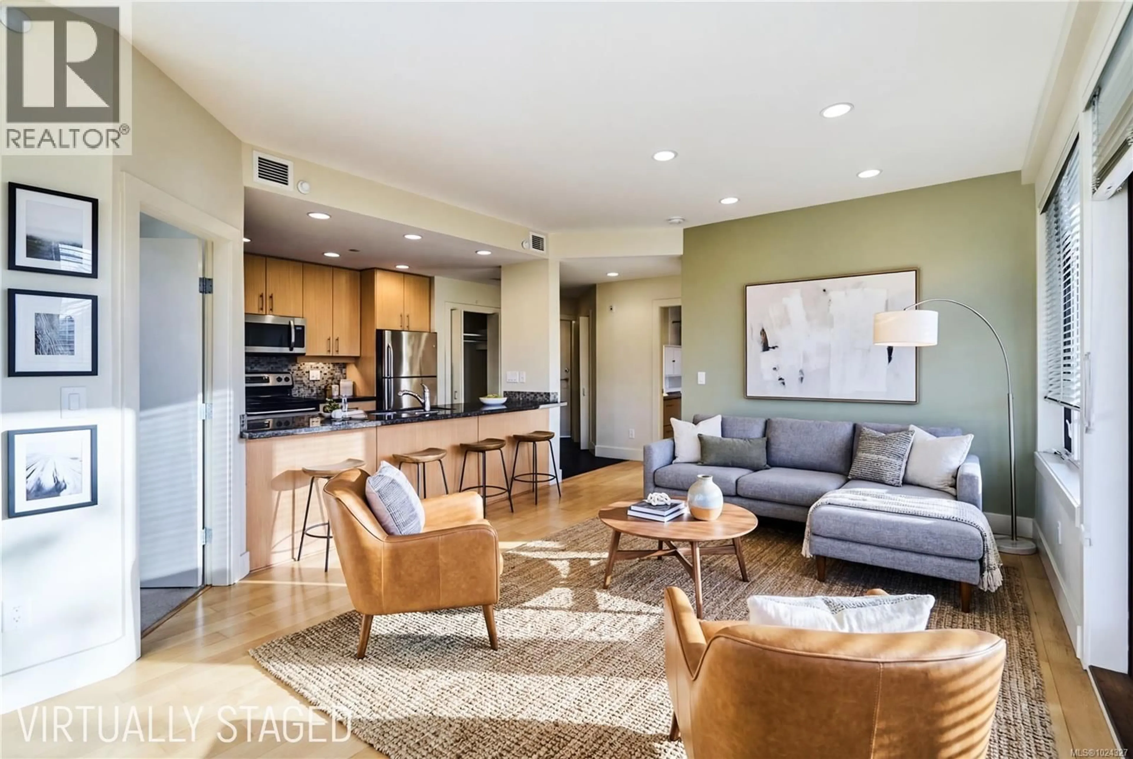 Living room with furniture, unknown for 302 - 580 STEWART AVENUE, Nanaimo British Columbia V9S0A1