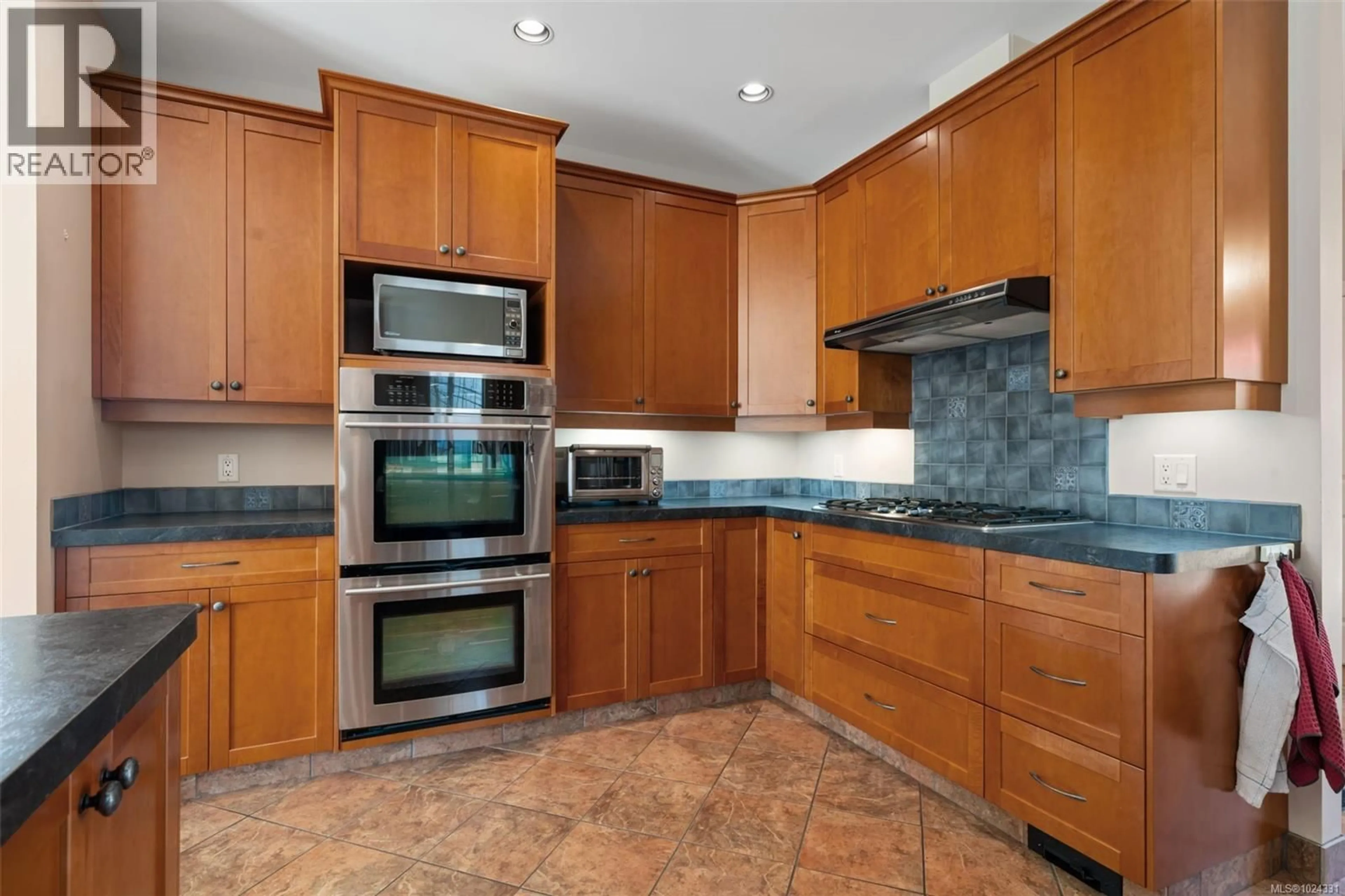 Contemporary kitchen, ceramic/tile floor for 1286 OCEAN VIEW DRIVE, Saanich British Columbia V8P1J7