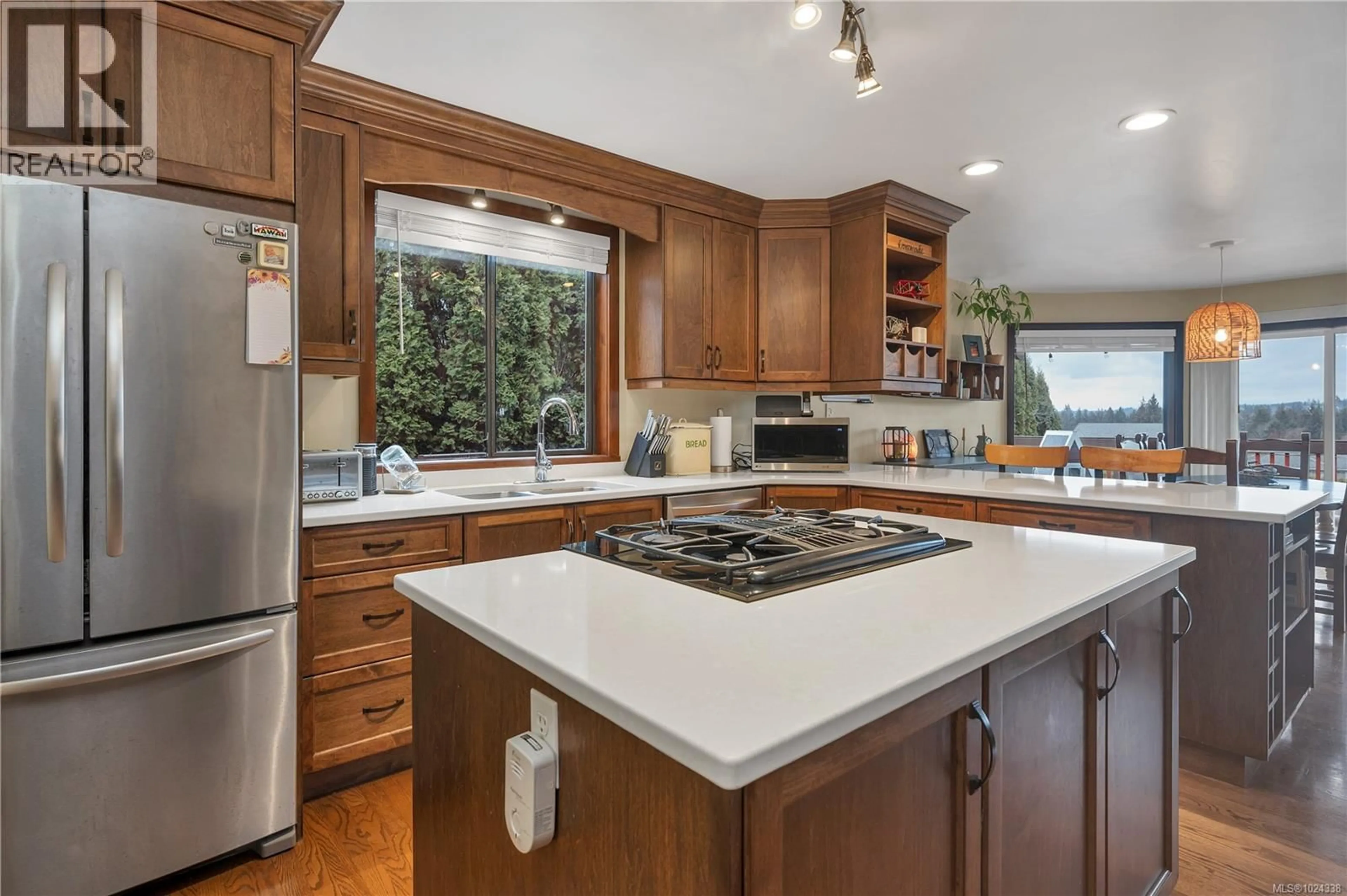 Open concept kitchen, unknown for 739 ELAND DRIVE, Campbell River British Columbia V9W6Y9