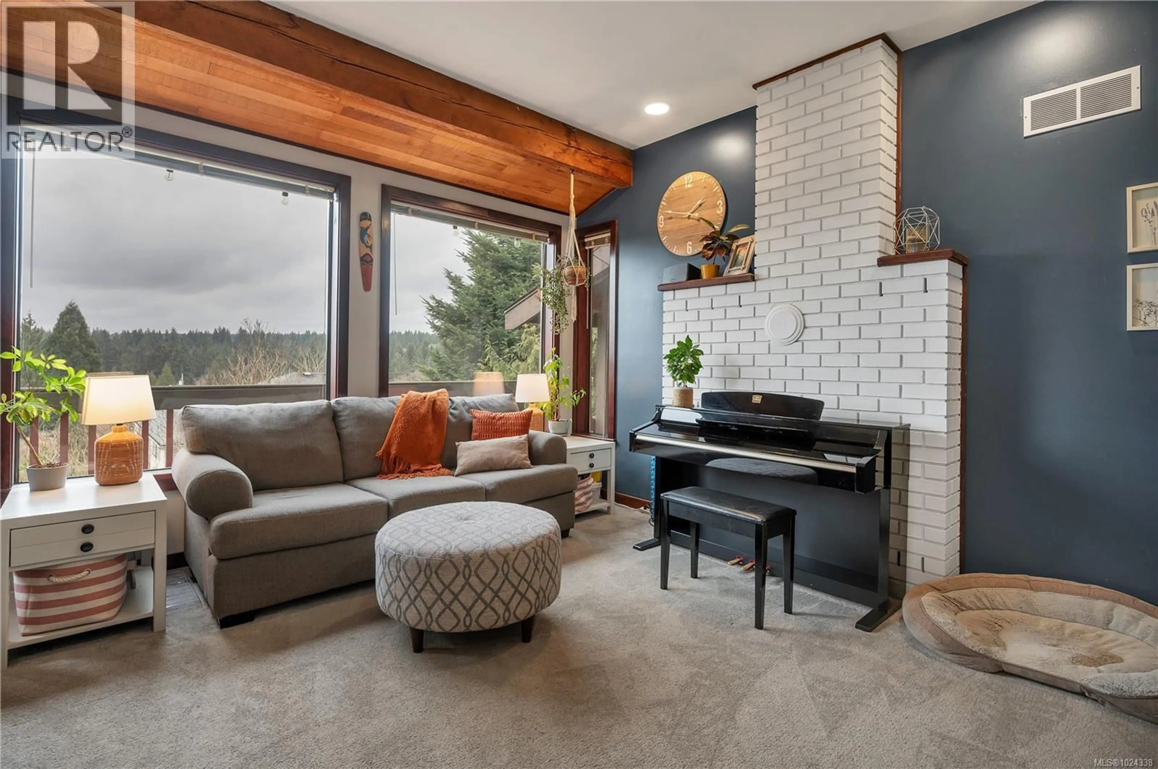 Living room with furniture, unknown for 739 ELAND DRIVE, Campbell River British Columbia V9W6Y9