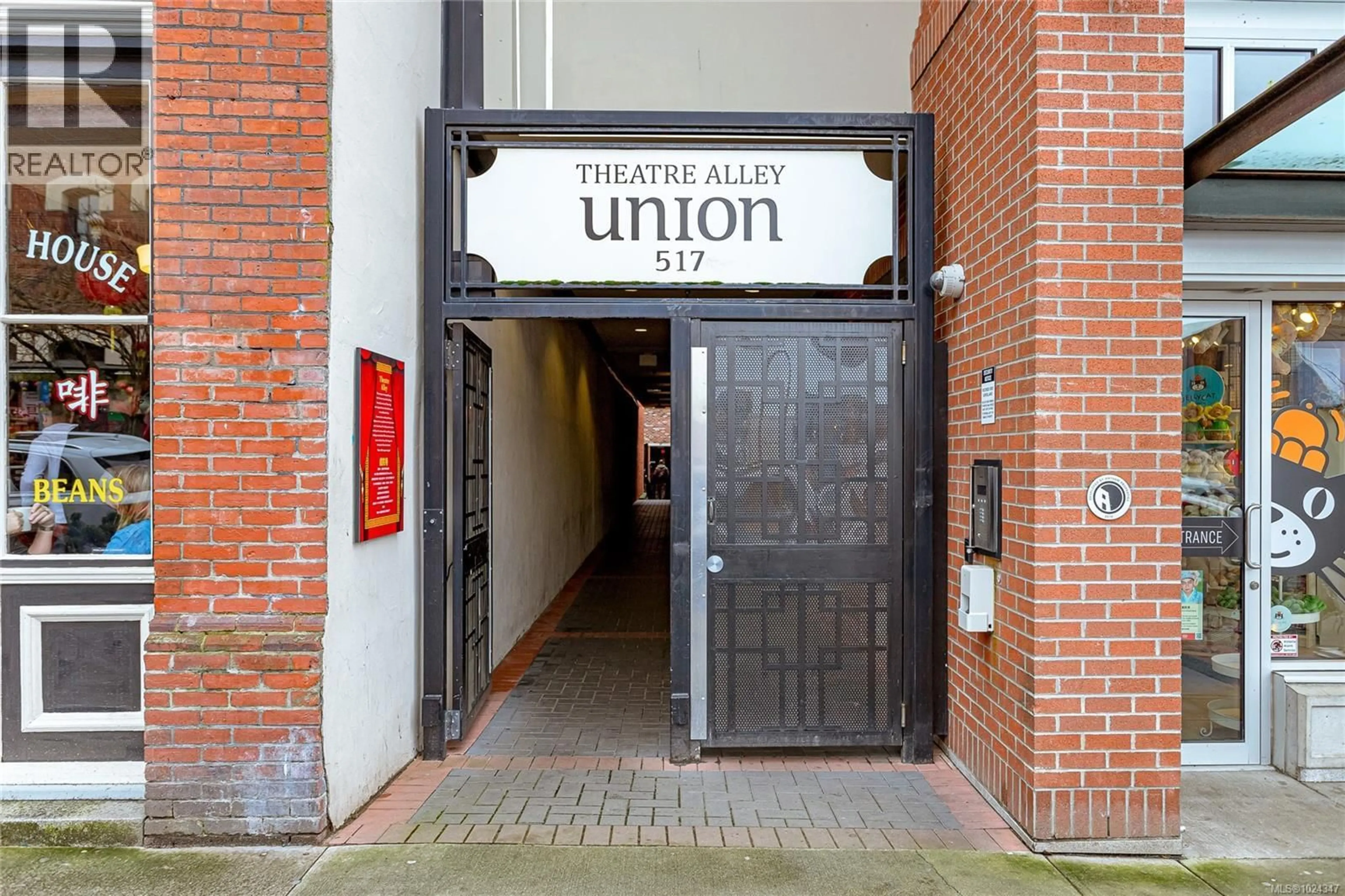 Indoor foyer for 310 - 517 FISGARD STREET, Victoria British Columbia V8W0C5