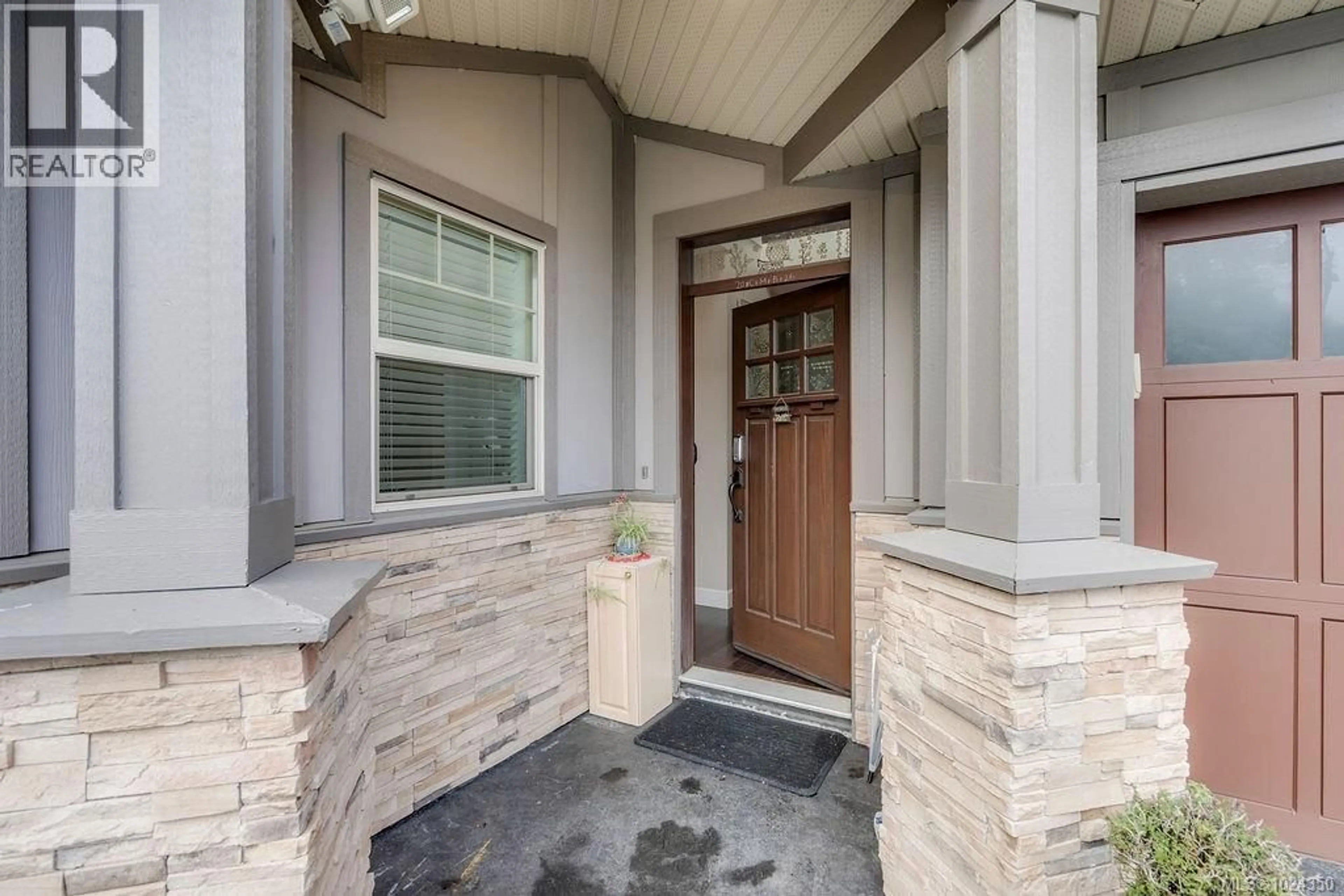 Indoor entryway for 110 - 1177 DEERVIEW PLACE, Langford British Columbia V9B0B3