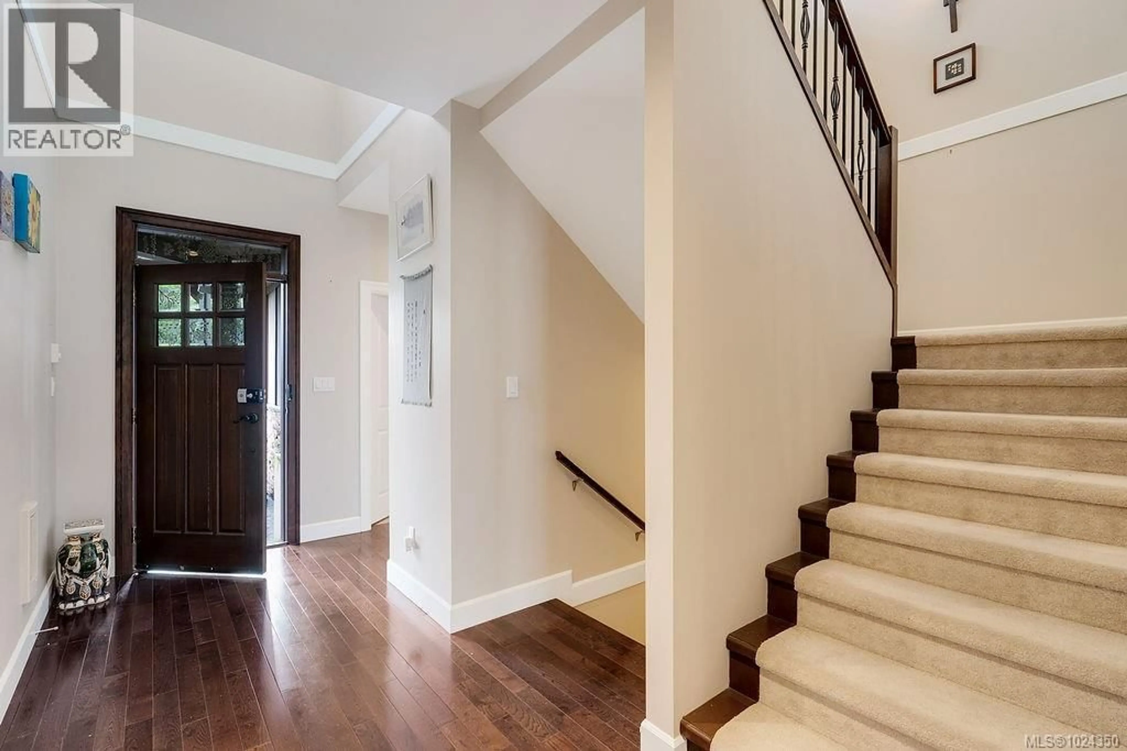 Indoor entryway for 110 - 1177 DEERVIEW PLACE, Langford British Columbia V9B0B3