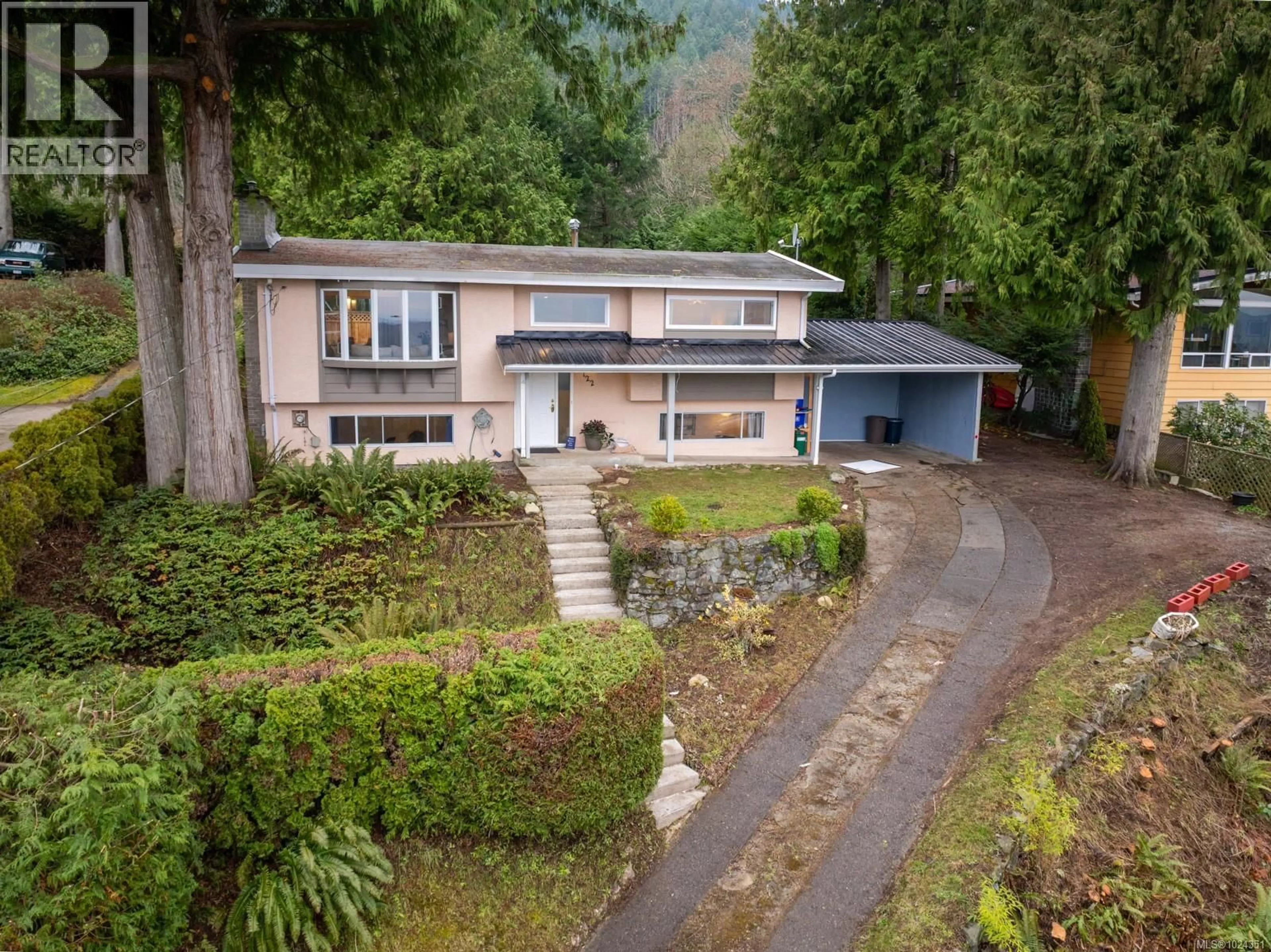A pic from outside/outdoor area/front of a property/back of a property/a pic from drone, street for 122 RYAN PLACE, Ladysmith British Columbia V9G1V4