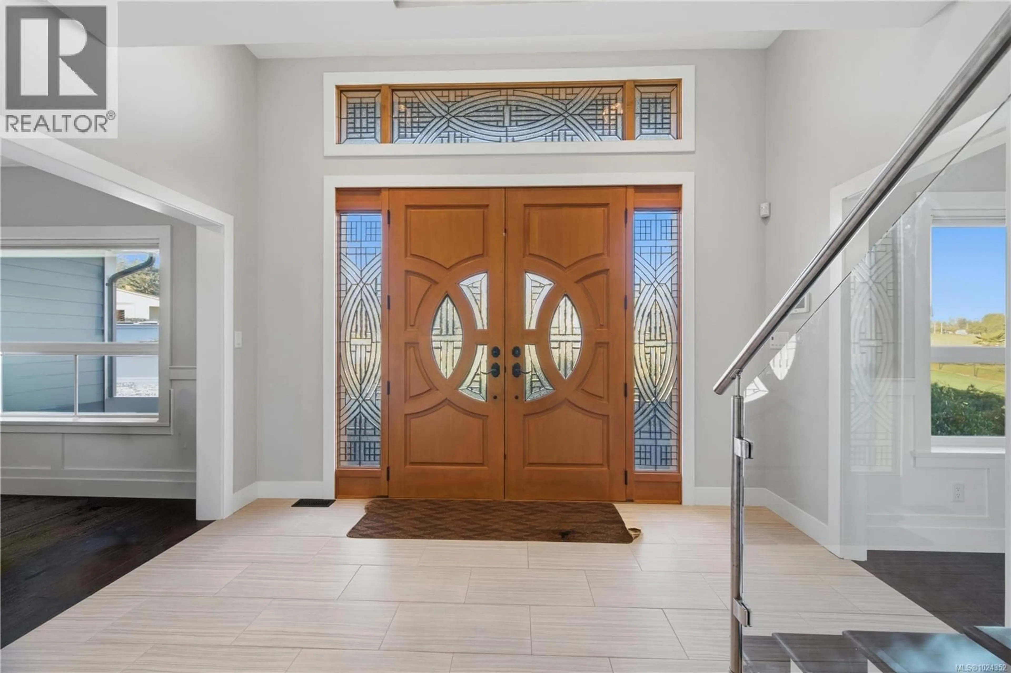 Indoor entryway for 8711 BOURNE TERRACE, North Saanich British Columbia V8L1L8