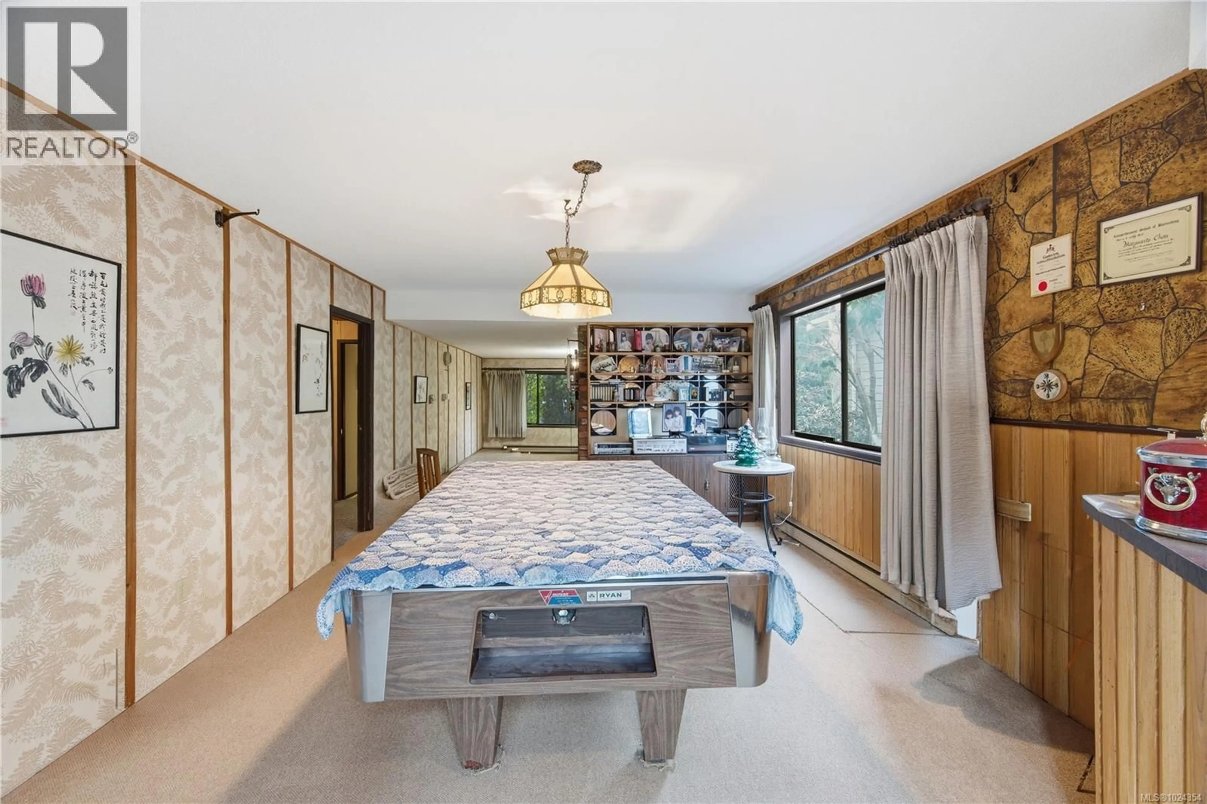 Unknown for 941 LUCAS AVENUE, Saanich British Columbia V8X4E6