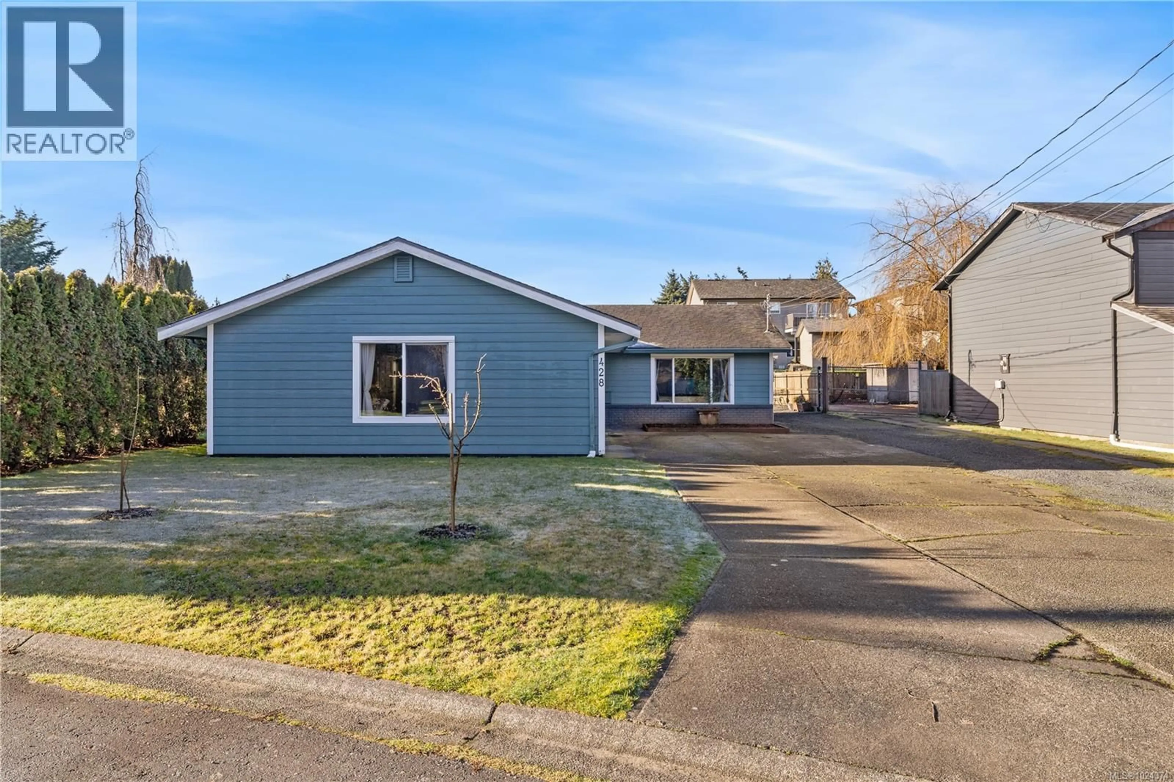 A pic from outside/outdoor area/front of a property/back of a property/a pic from drone, street for 428 RAZA PLACE, Campbell River British Columbia V9W6T3