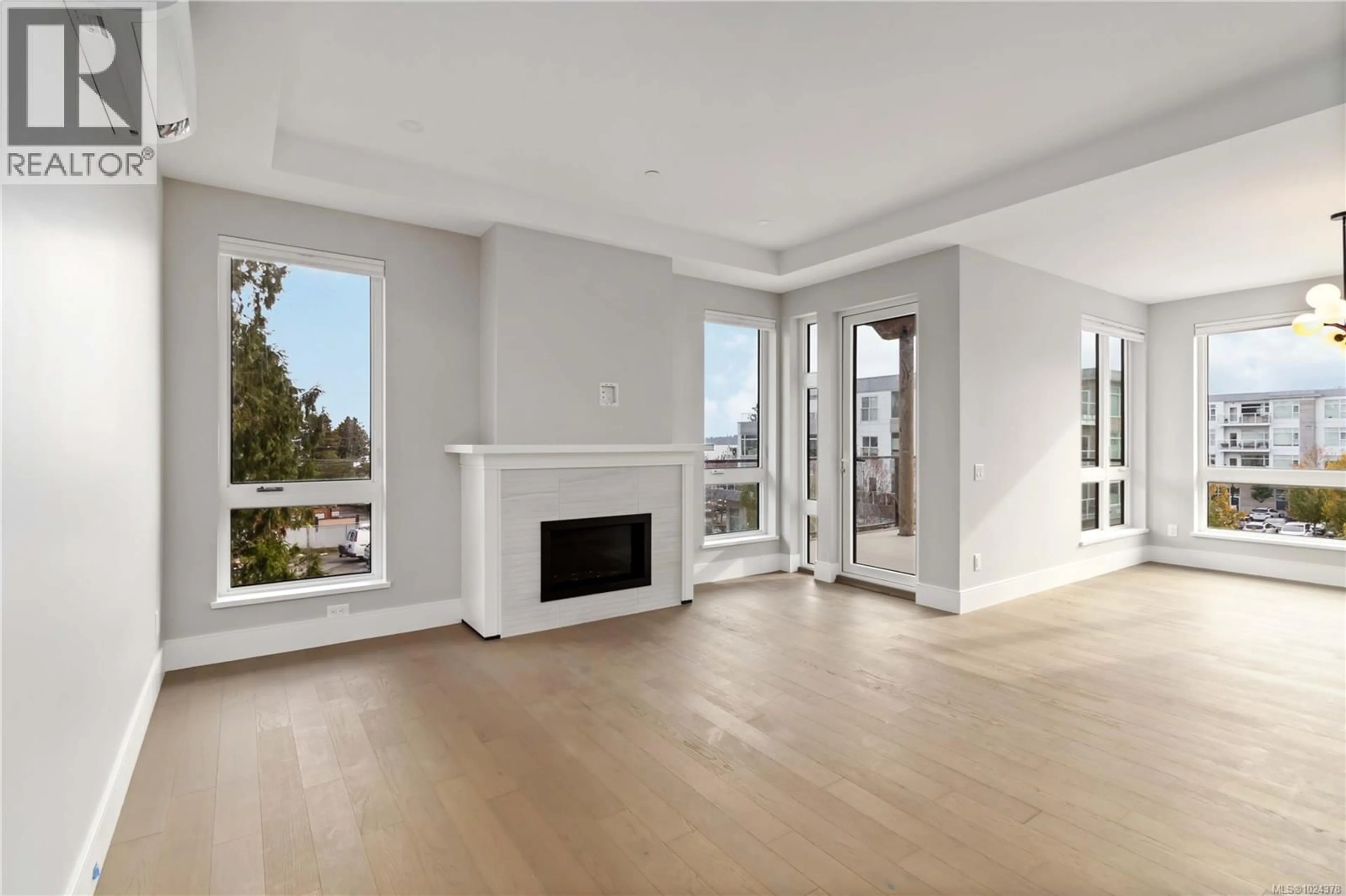 A pic of a room for 306 - 990 DOUMAC AVENUE, Saanich British Columbia V8Y1M4