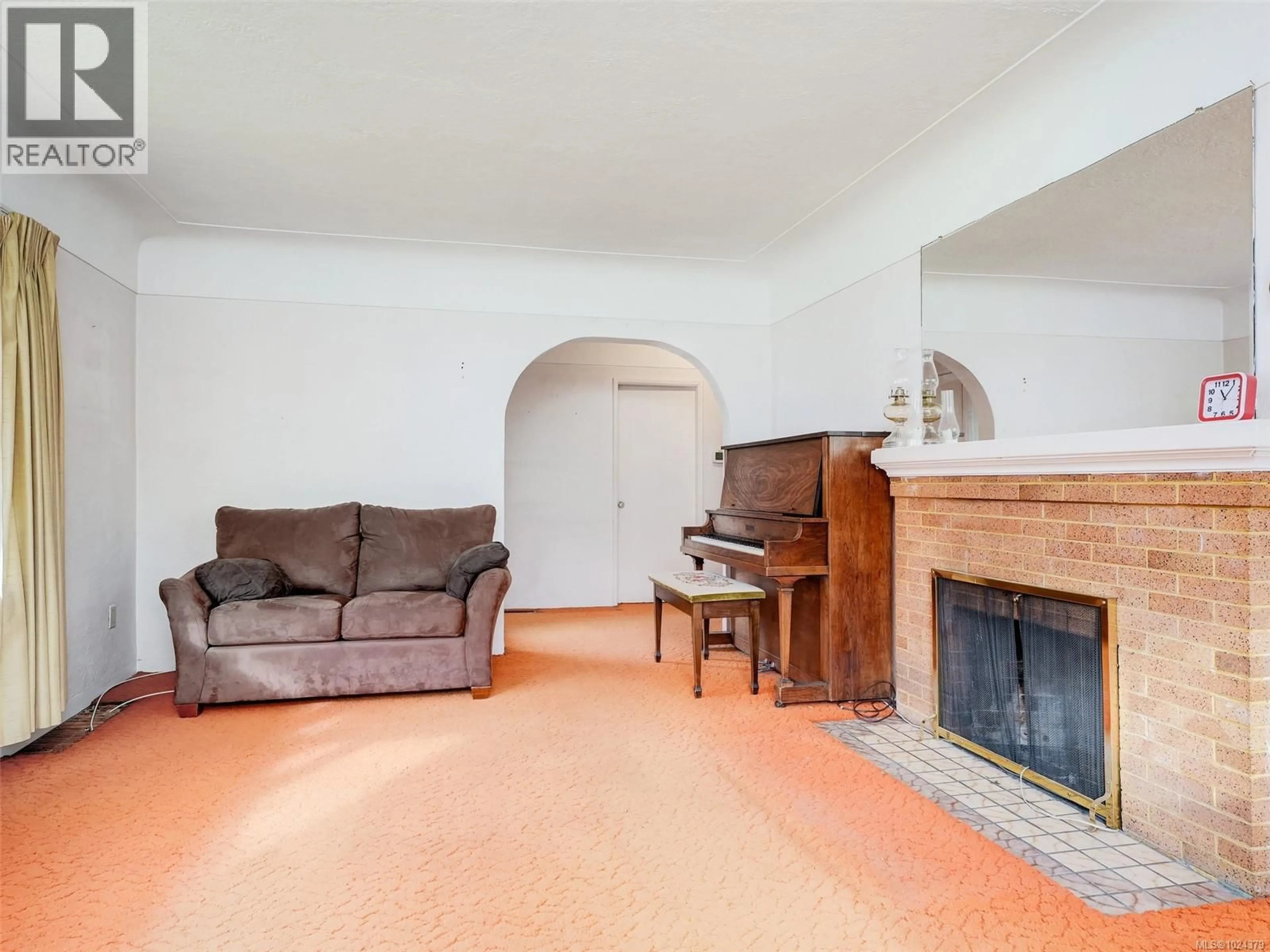 Living room with furniture, unknown for 24 GORGE ROAD EAST, Victoria British Columbia V9A1K8