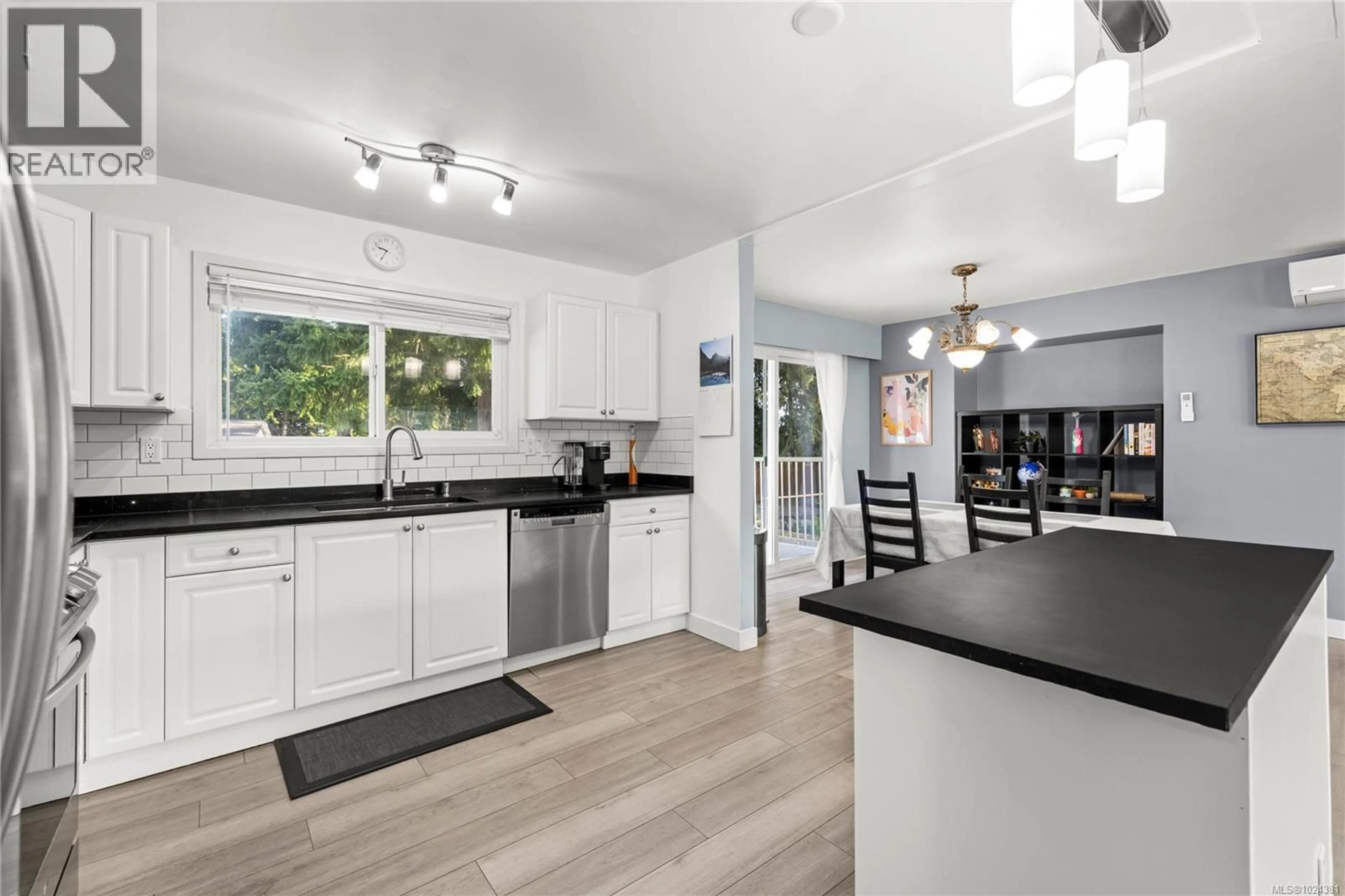 Open concept kitchen, ceramic/tile floor for 5880 BROADWAY ROAD, Nanaimo British Columbia V9T1E5