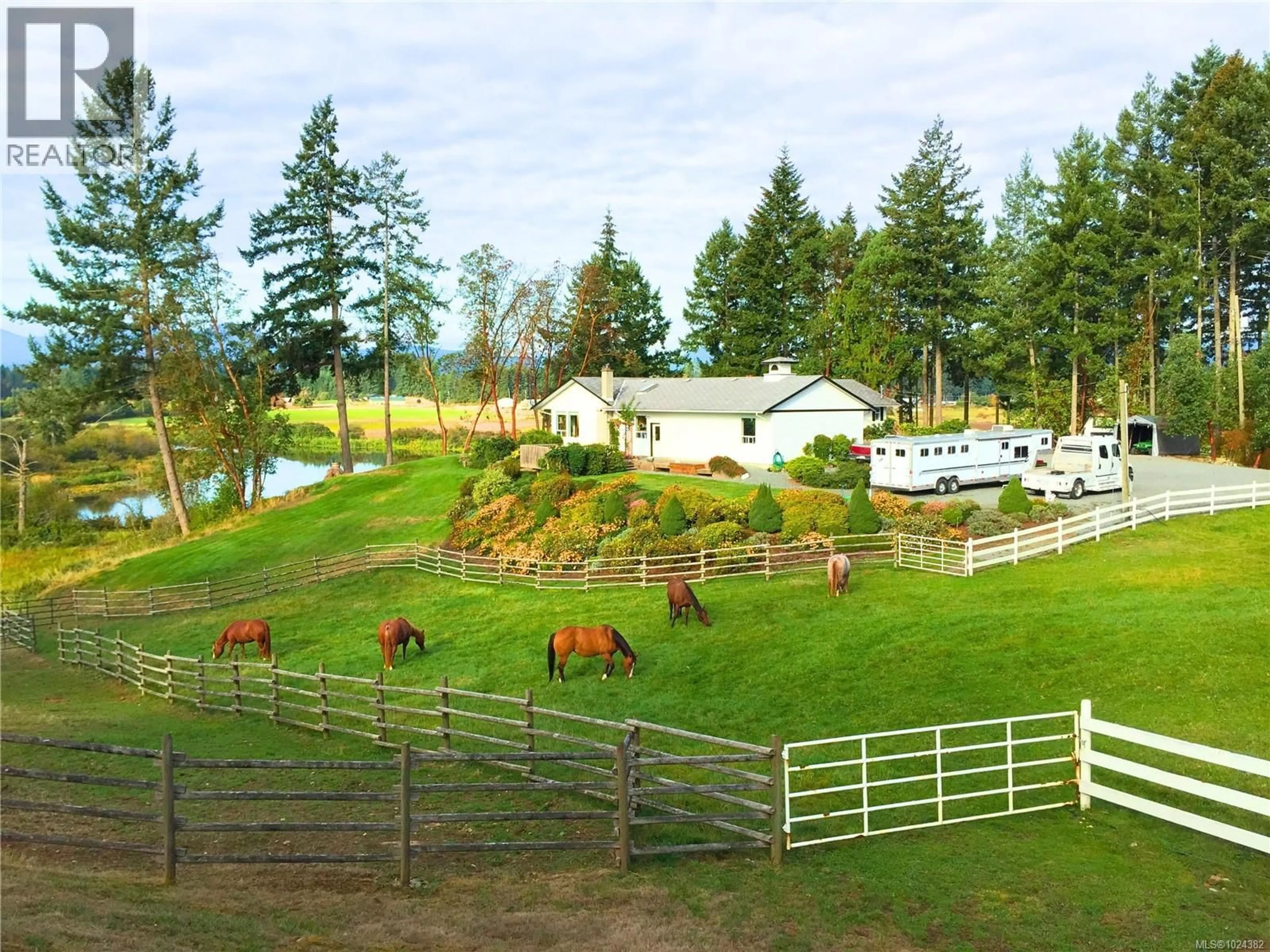 A pic from outside/outdoor area/front of a property/back of a property/a pic from drone, mountain view for 2551 BRAUN ROAD, Nanaimo British Columbia V9X1W5