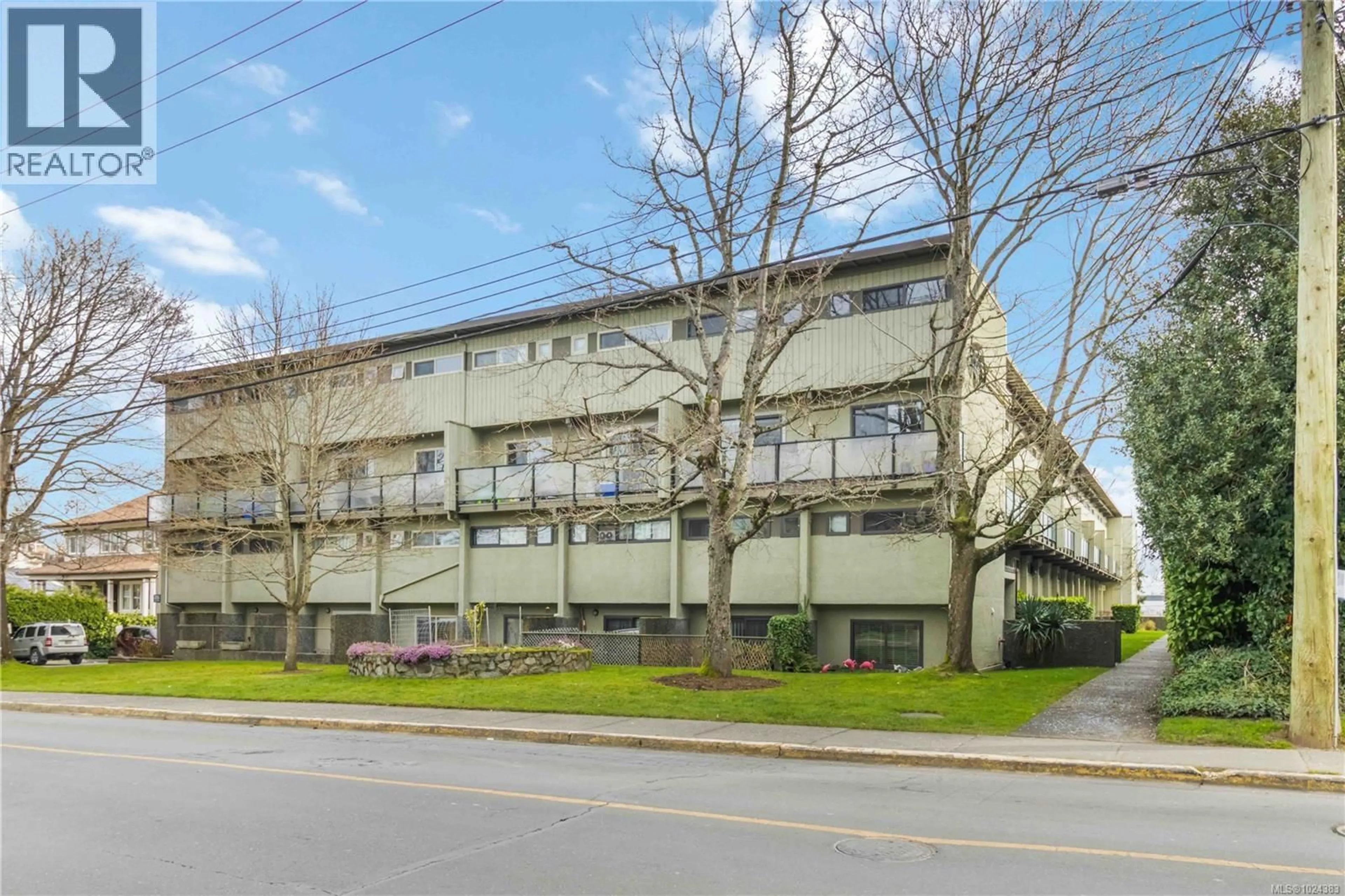 Patio, building for 16 - 477 LAMPSON STREET, Esquimalt British Columbia V9A5Z4