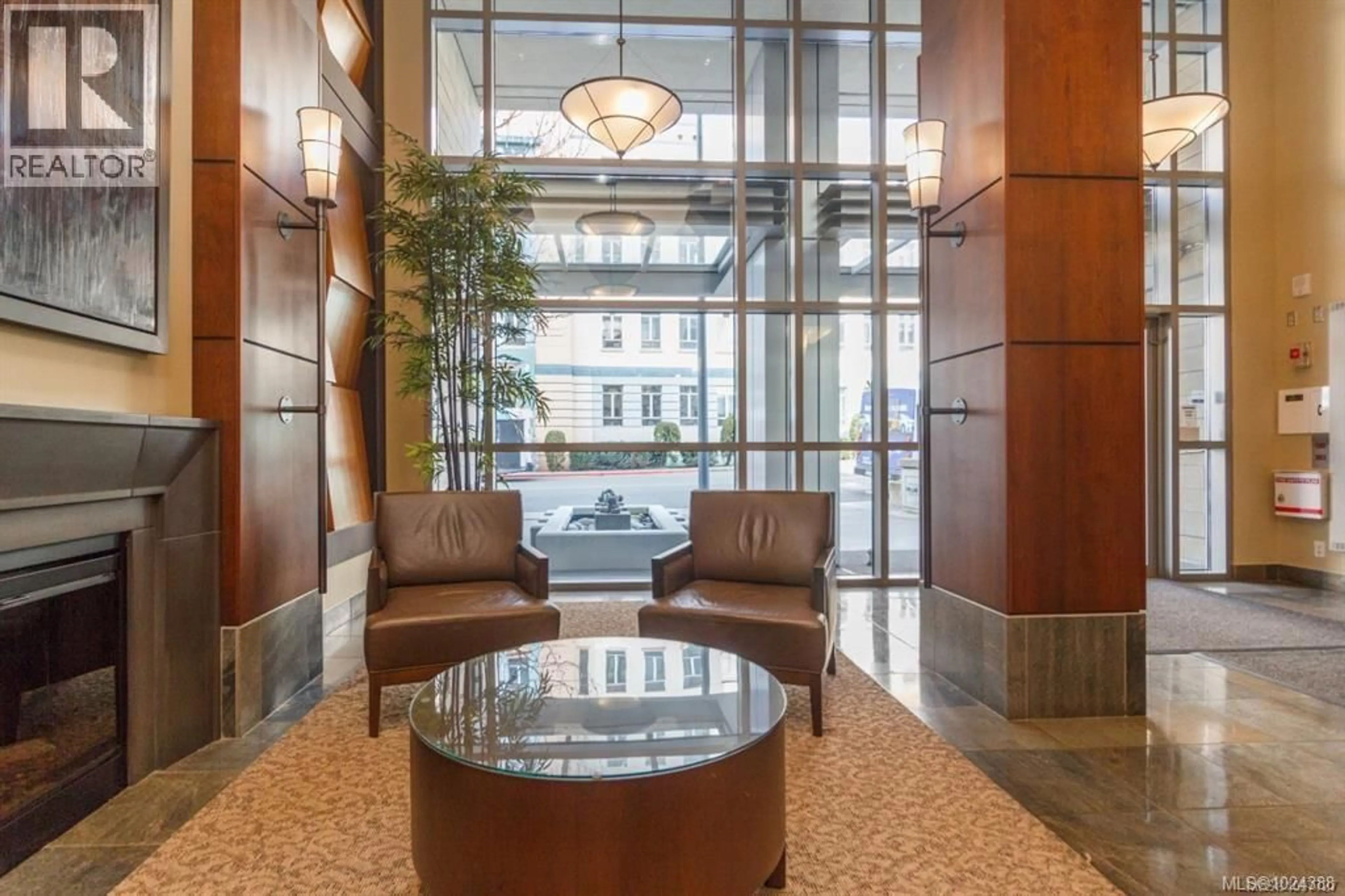 Lobby for 110 - 751 FAIRFIELD ROAD, Victoria British Columbia V8W3Z5