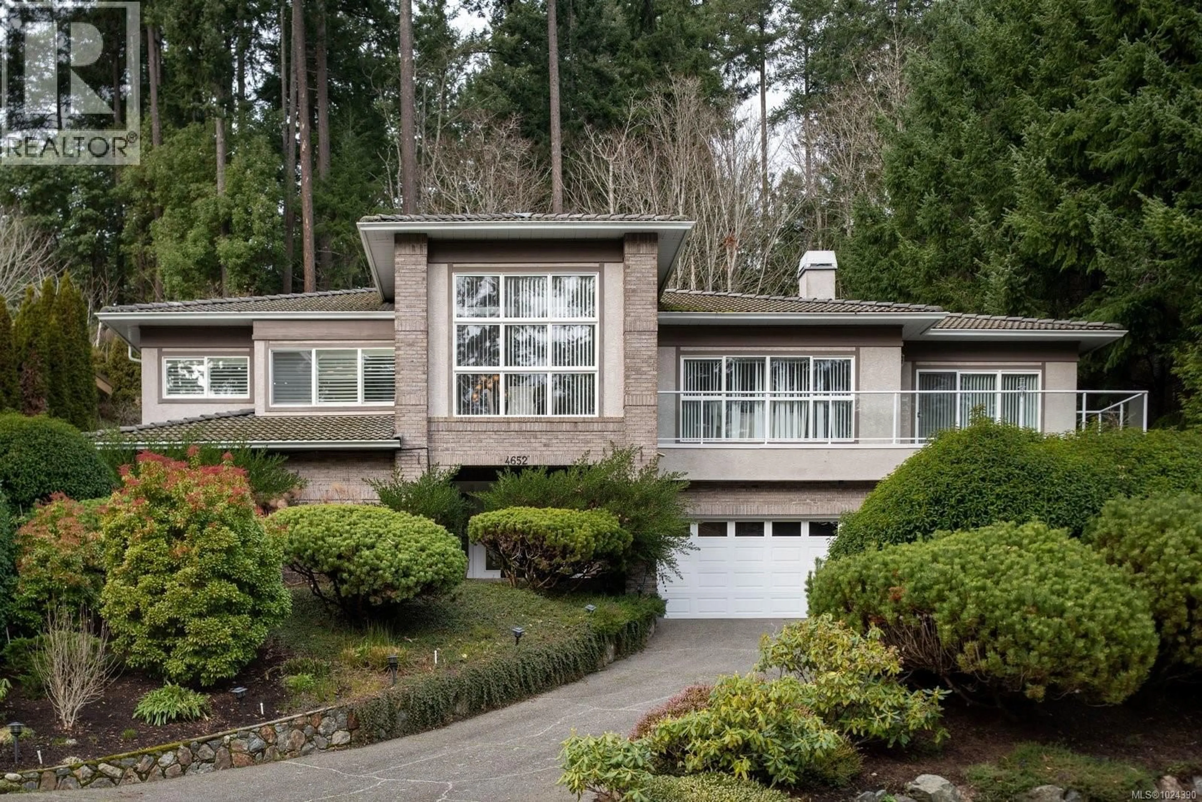 Home with vinyl exterior material, street for 4652 BOULDERWOOD DRIVE, Saanich British Columbia V8Y3G5