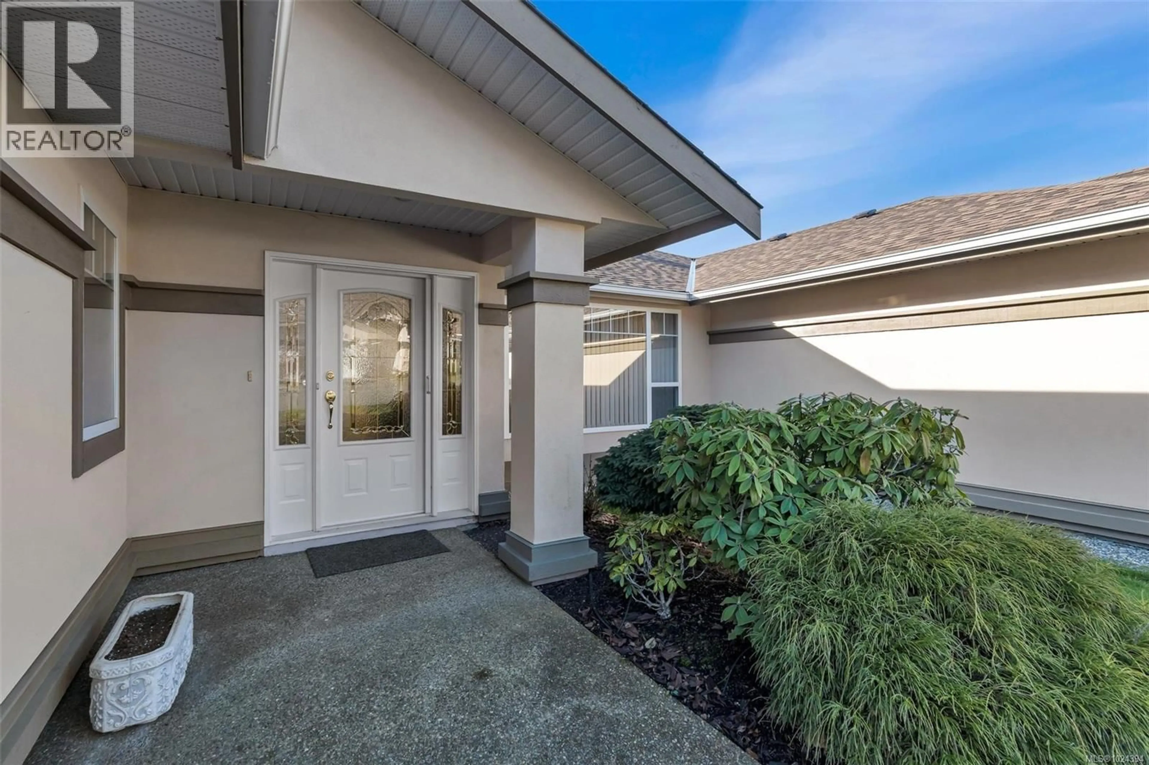 Indoor entryway for 13 - 920 BRULETTE PLACE, Mill Bay British Columbia V8H1J1