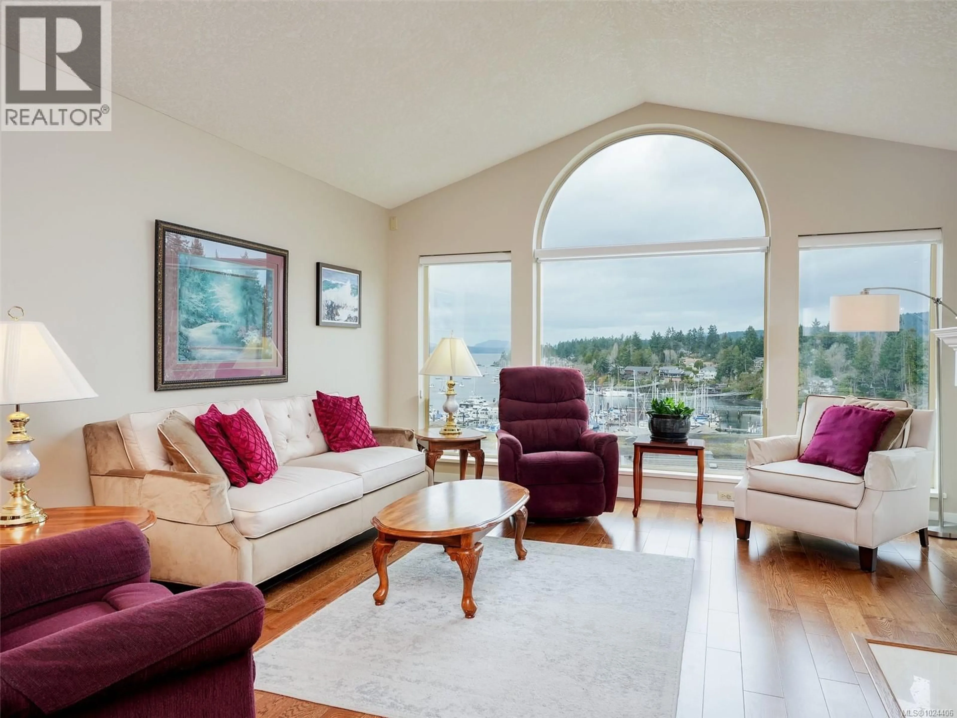 Living room with furniture, unknown for 714 - 6880 WALLACE DRIVE, Saanich British Columbia V8M1N8