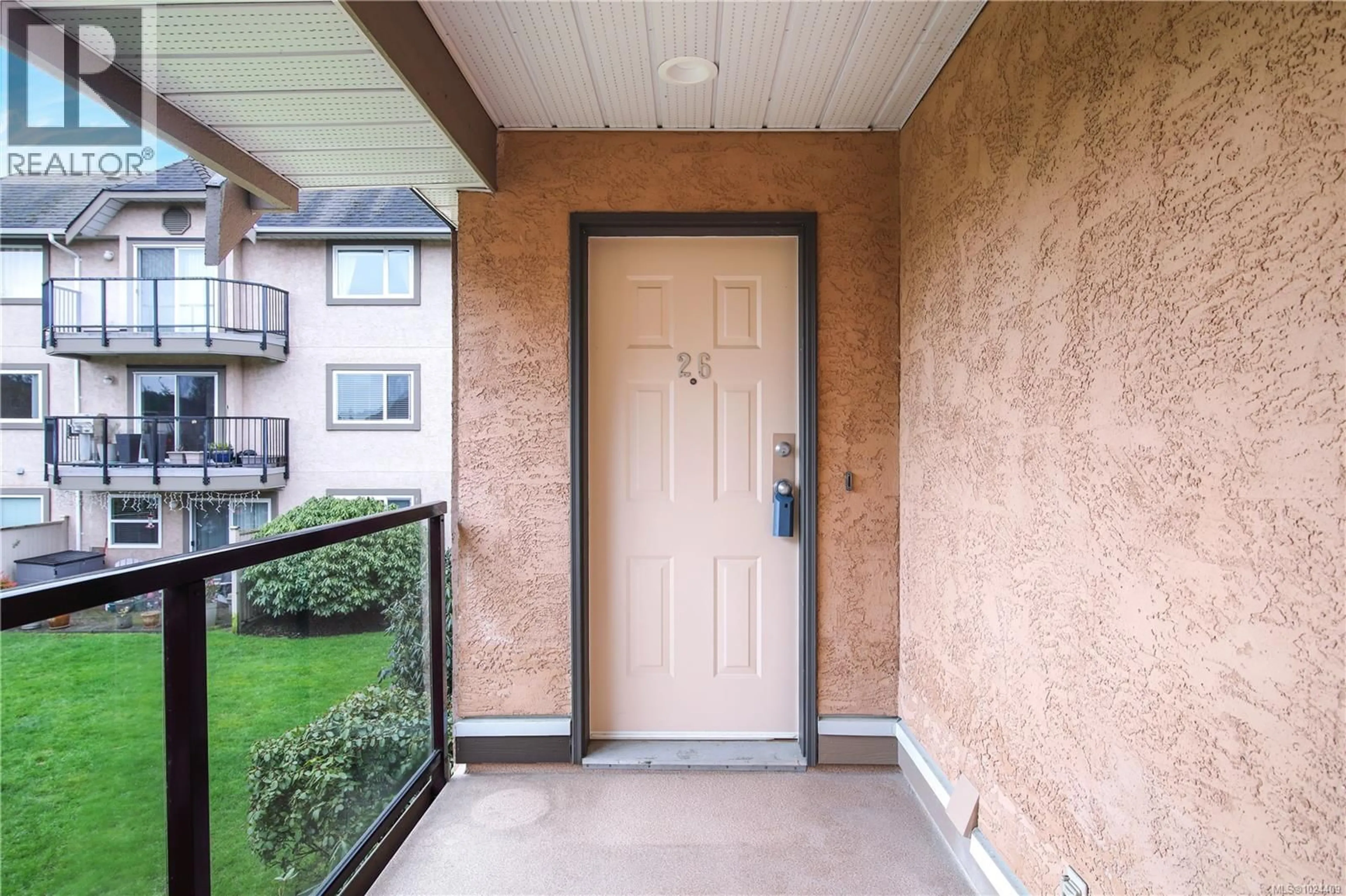 Indoor entryway for 26 - 7070 WEST SAANICH ROAD, Central Saanich British Columbia V8M1P5