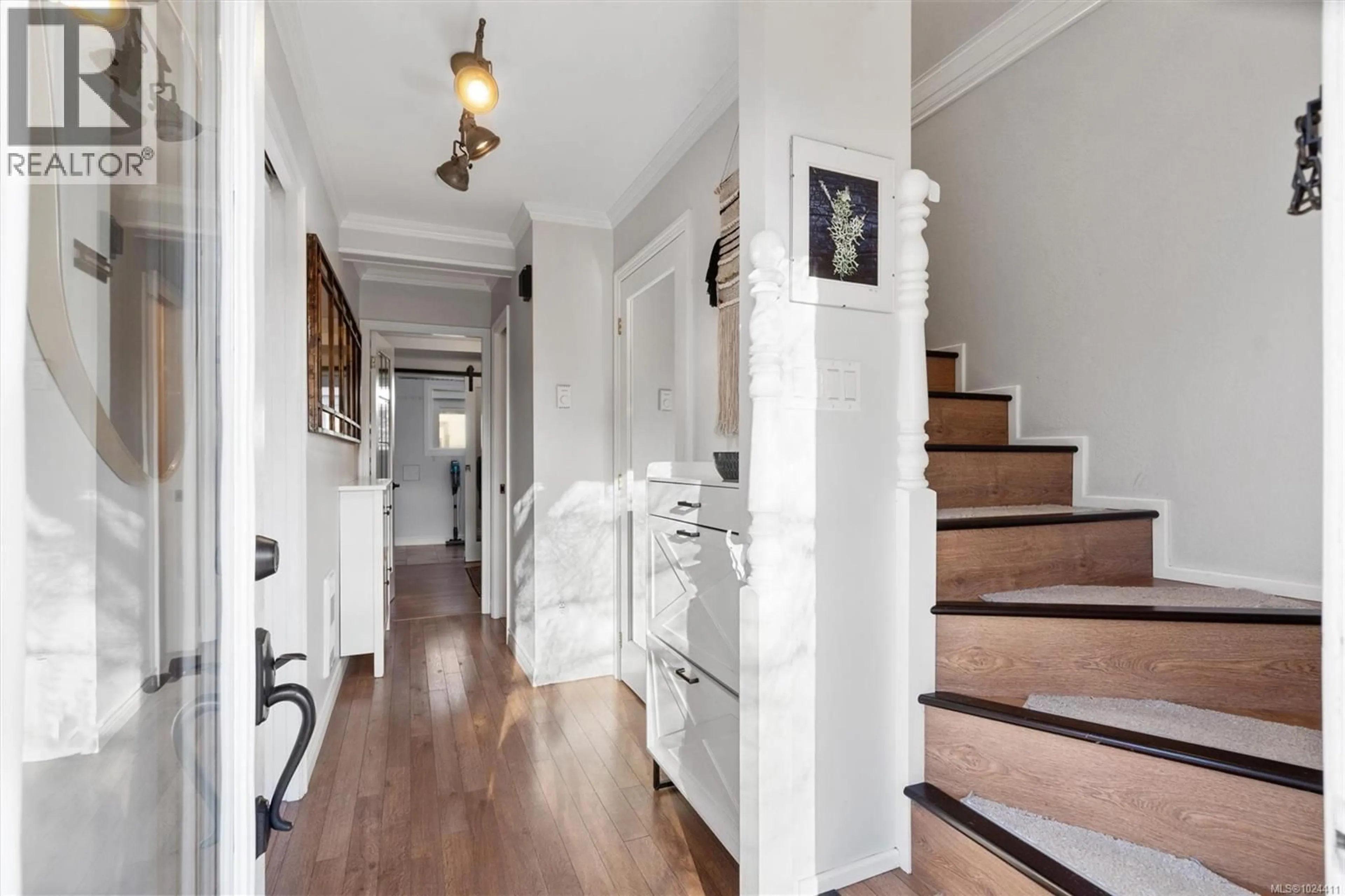 Indoor foyer for 716 DANBROOK AVENUE, Langford British Columbia V9B3A8