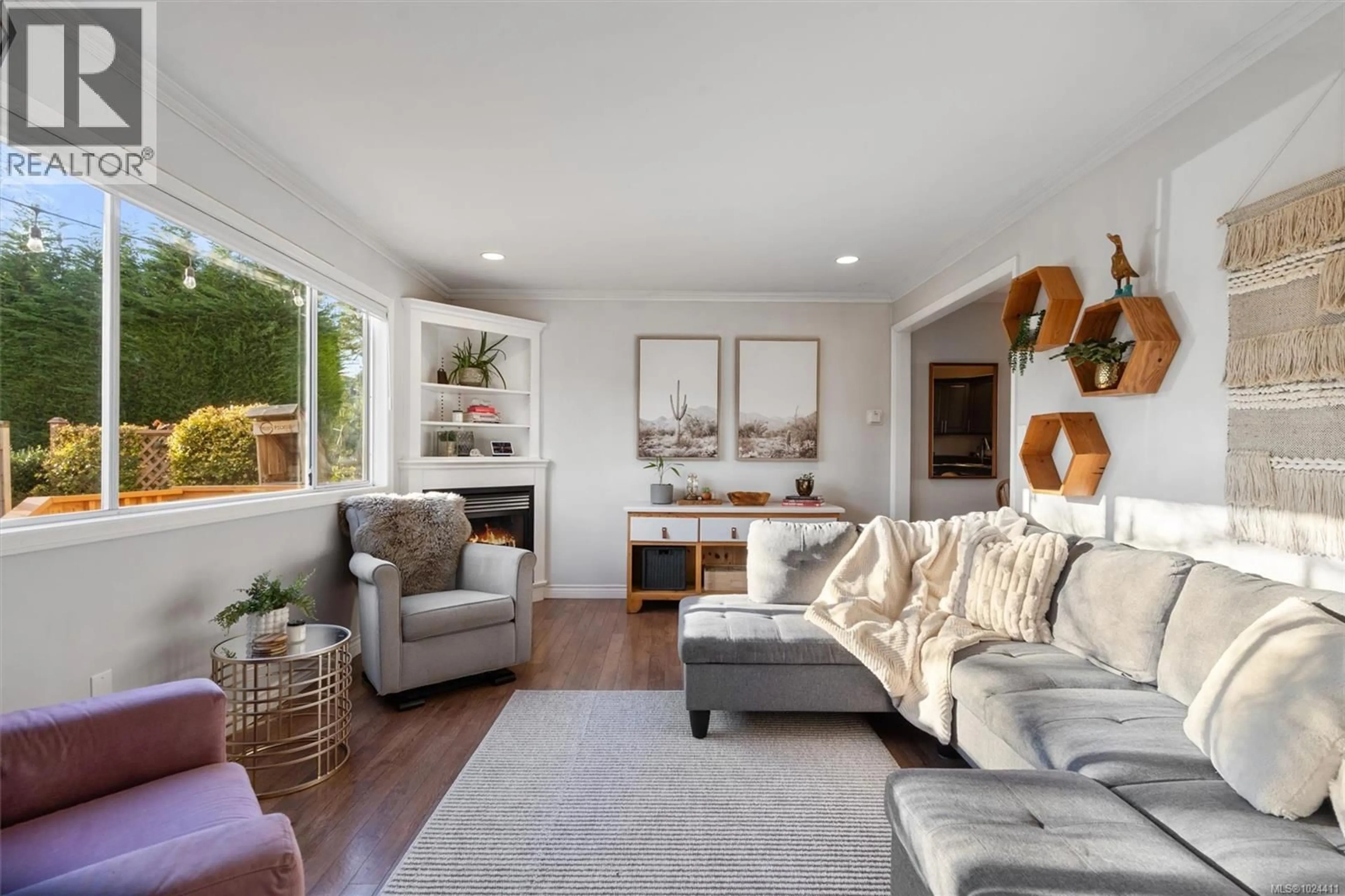 Living room with furniture, unknown for 716 DANBROOK AVENUE, Langford British Columbia V9B3A8