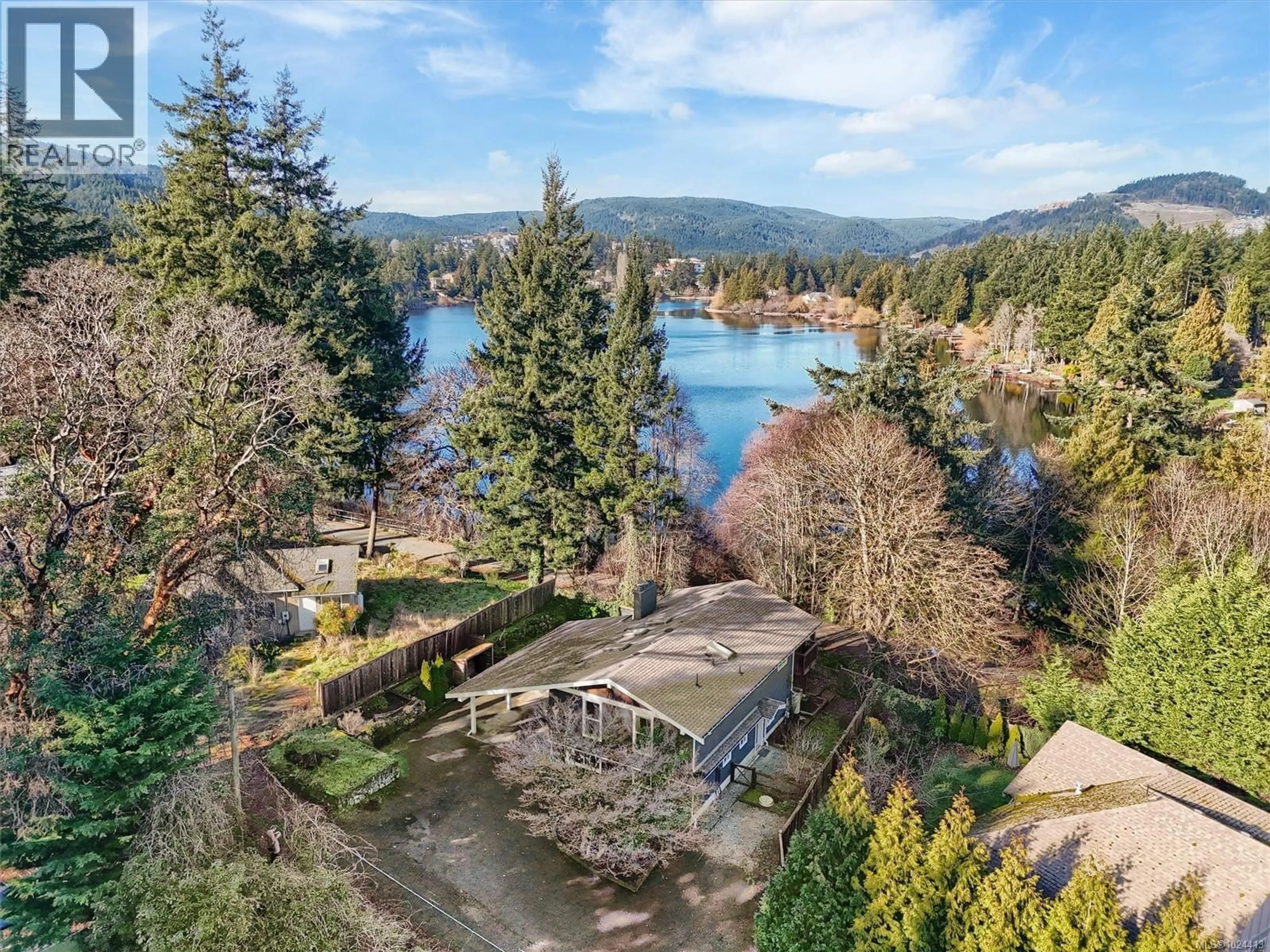 A pic from outside/outdoor area/front of a property/back of a property/a pic from drone, water/lake/river/ocean view for 928 ROWILS CRESCENT, Langford British Columbia V9B2M7