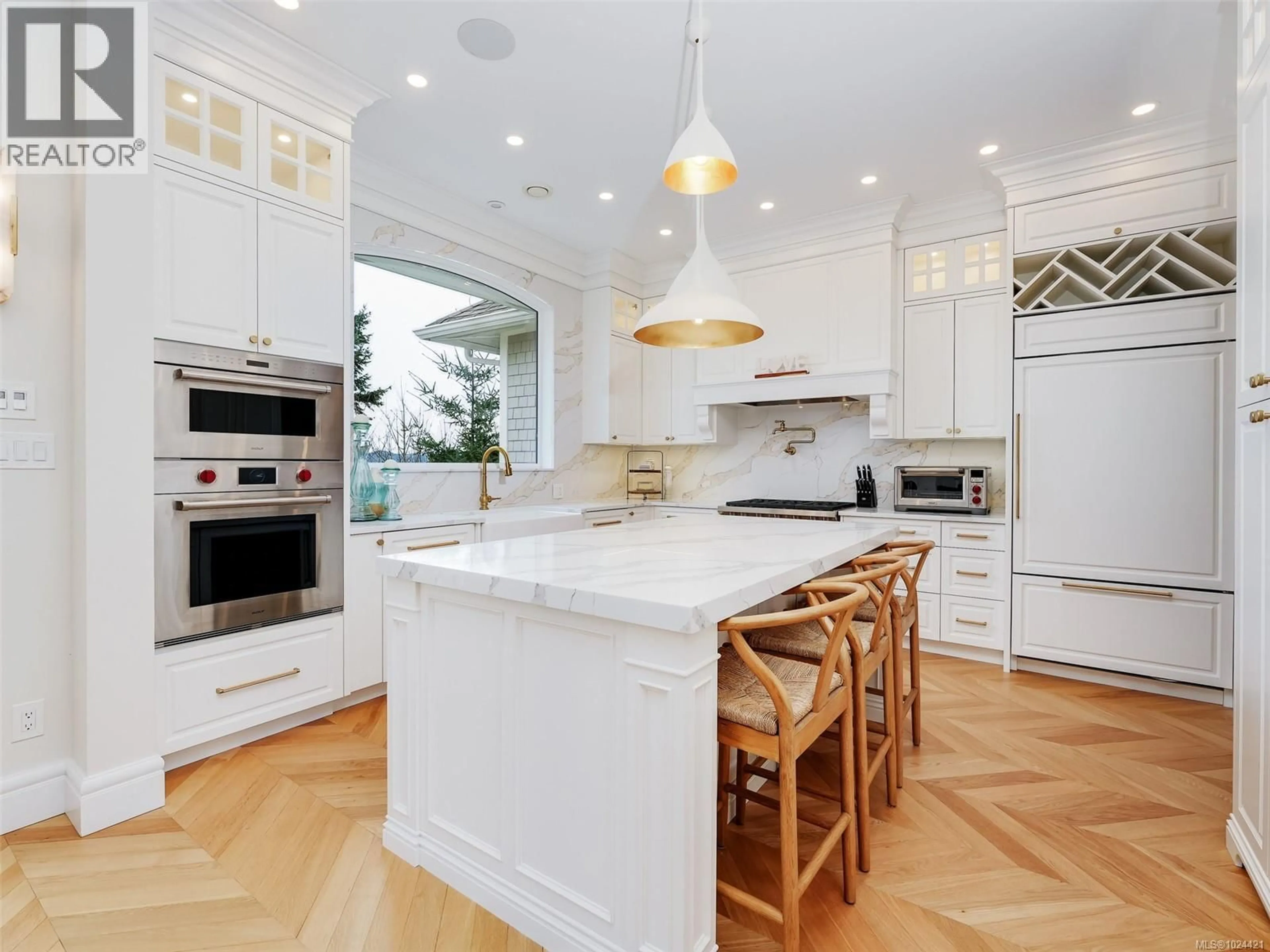 Contemporary kitchen, unknown for 446 PELICAN DRIVE, Colwood British Columbia V9C0A4